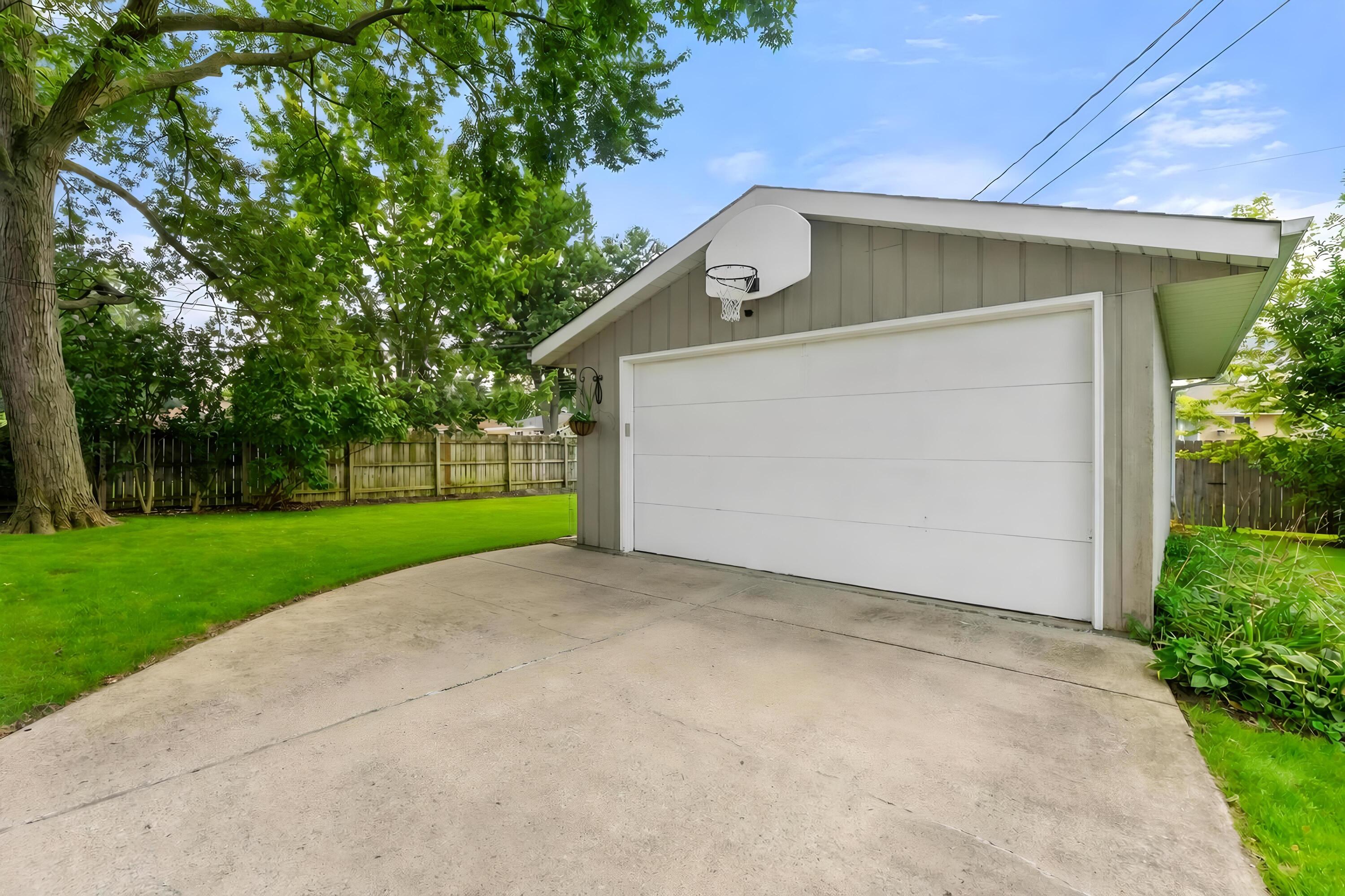 3rd image of 8134 Columbia Ave, Munster, IN 46321 | MLS# 844355