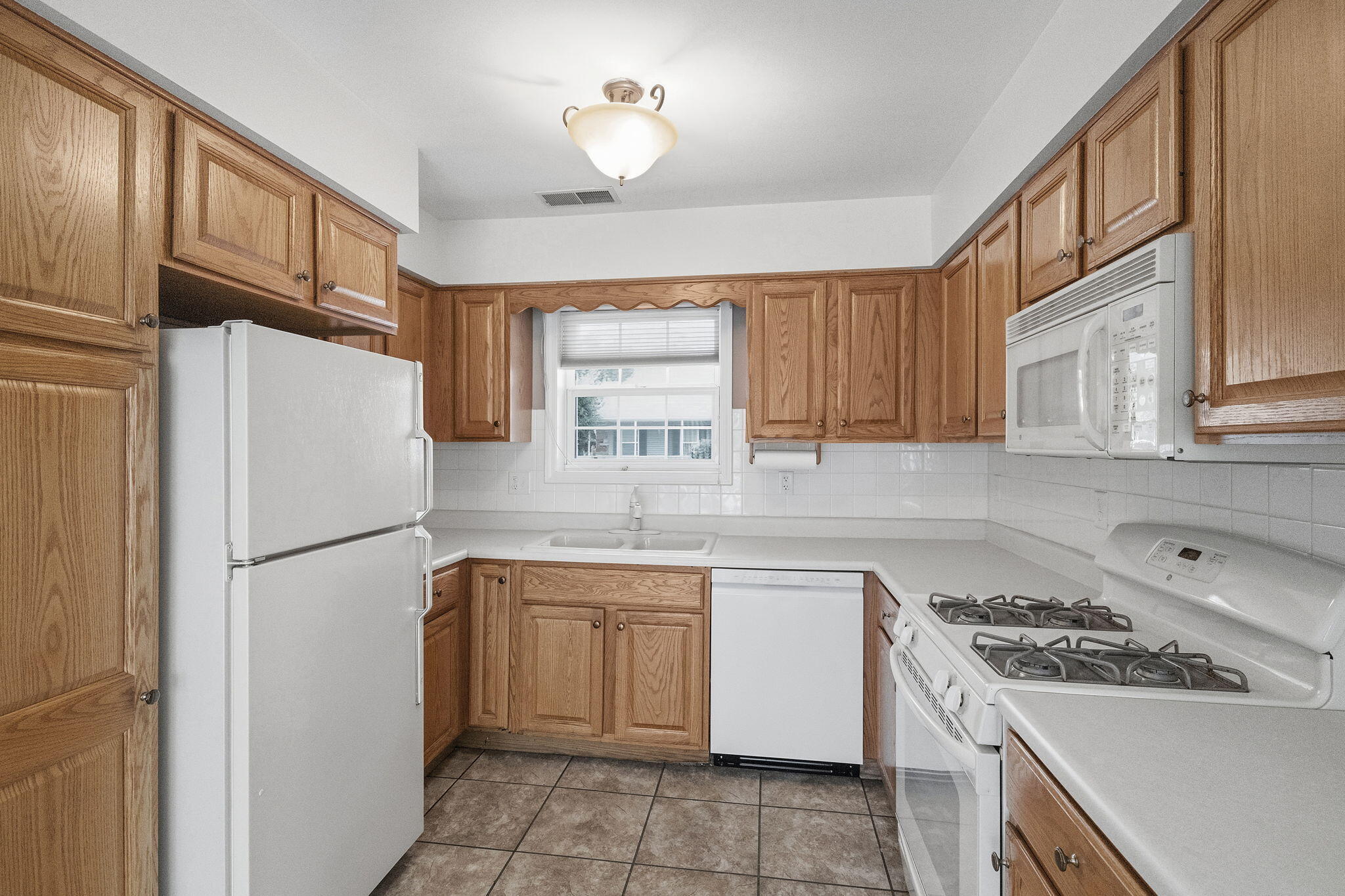 5th image of 2175 Ramblewood Dr, Highland, IN 46322 | MLS# 843906