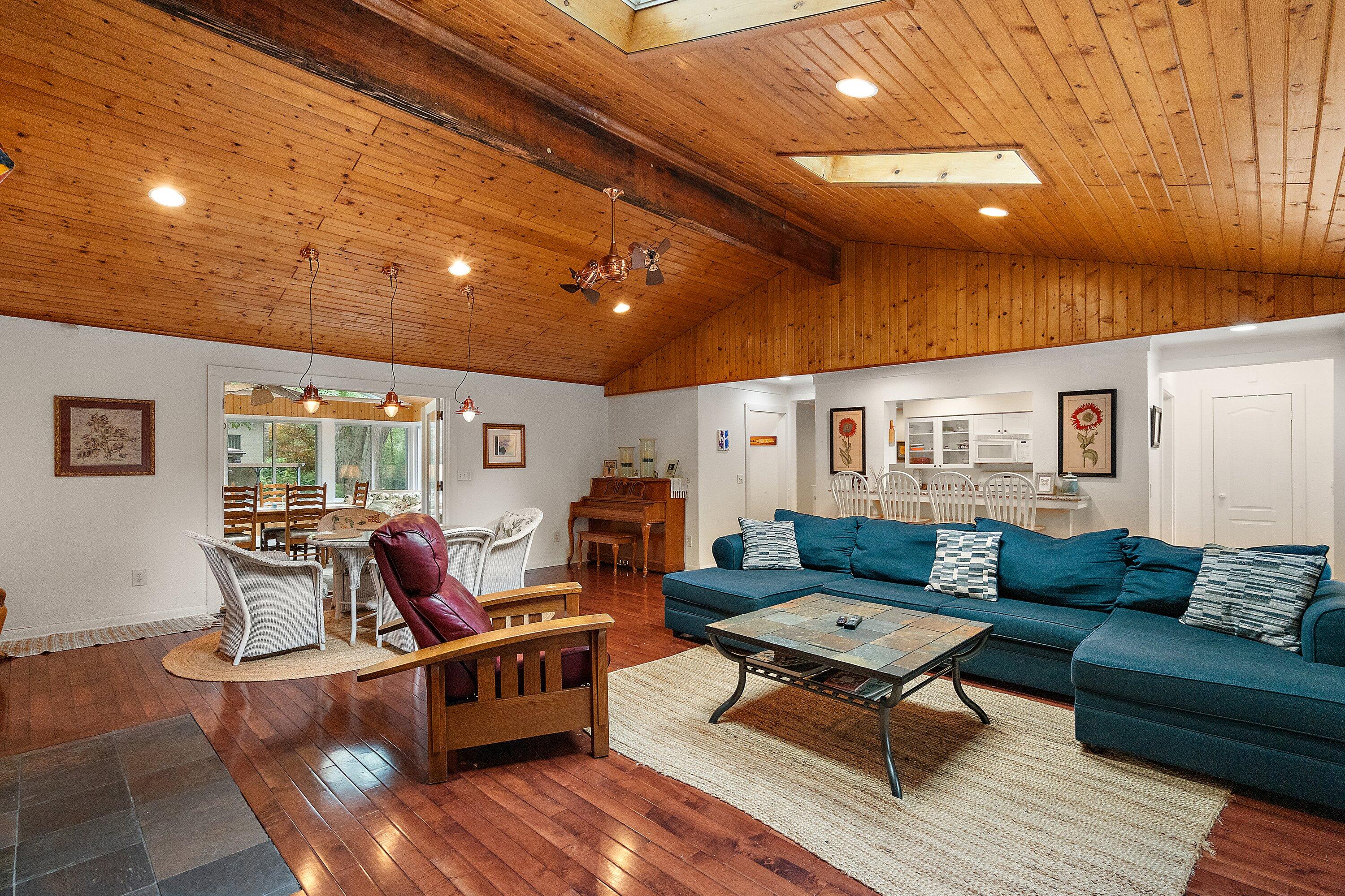 2nd image of 331 Oakland Dr, Michiana Shores, IN 46360 | MLS# 843926