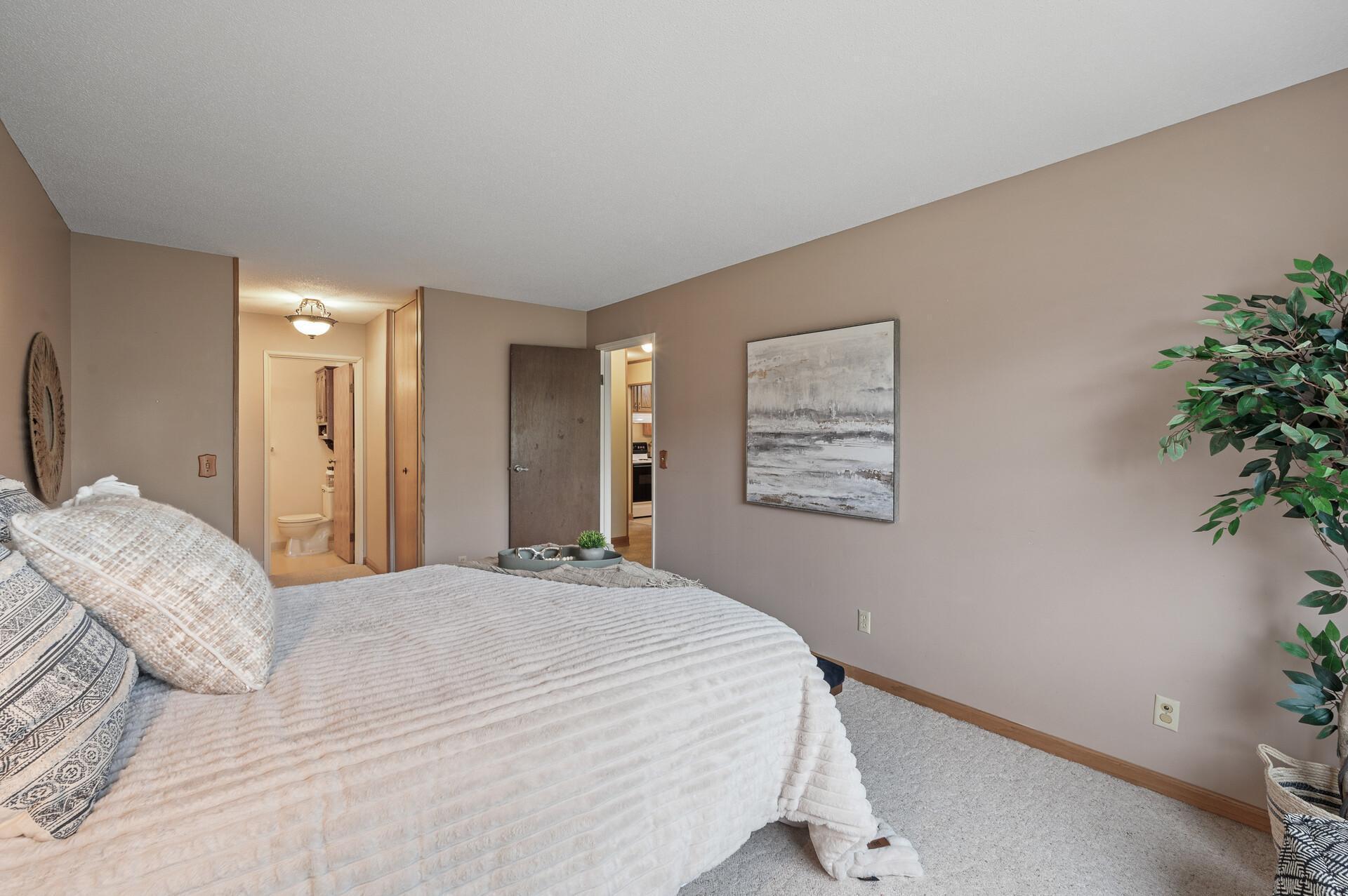 Homes for sale in Little Canada, MN | 179 Little Canada Rd E #325, Little Canada, MN 55117 | MLS# 6390572