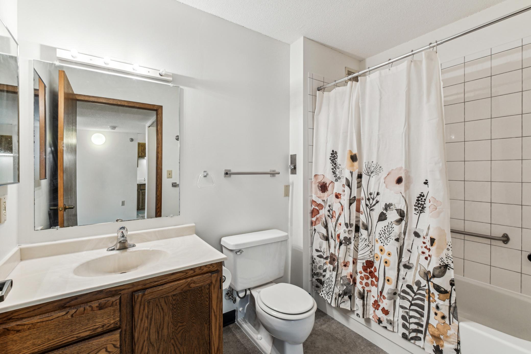 Homes for sale in Richfield, MN | 6615 Lake Shore Dr S #1008, Richfield, MN 55423 | MLS# 6508663