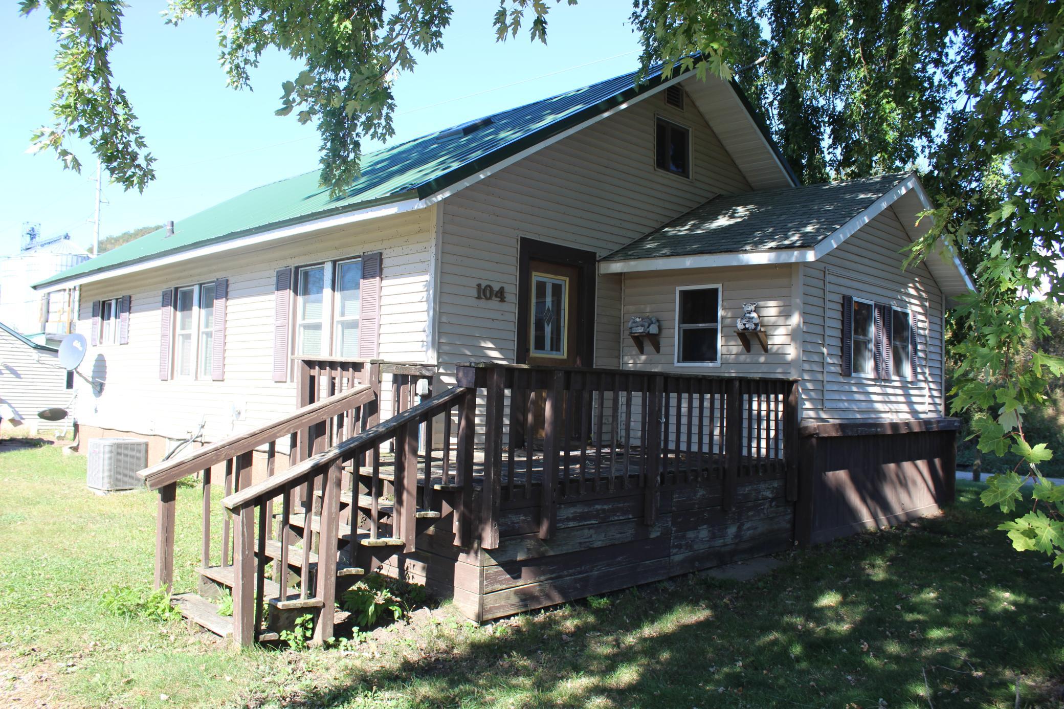 Homes for sale in Cochrane, WI | 104 Elm St, Cochrane, WI 54622 | MLS# 6620571