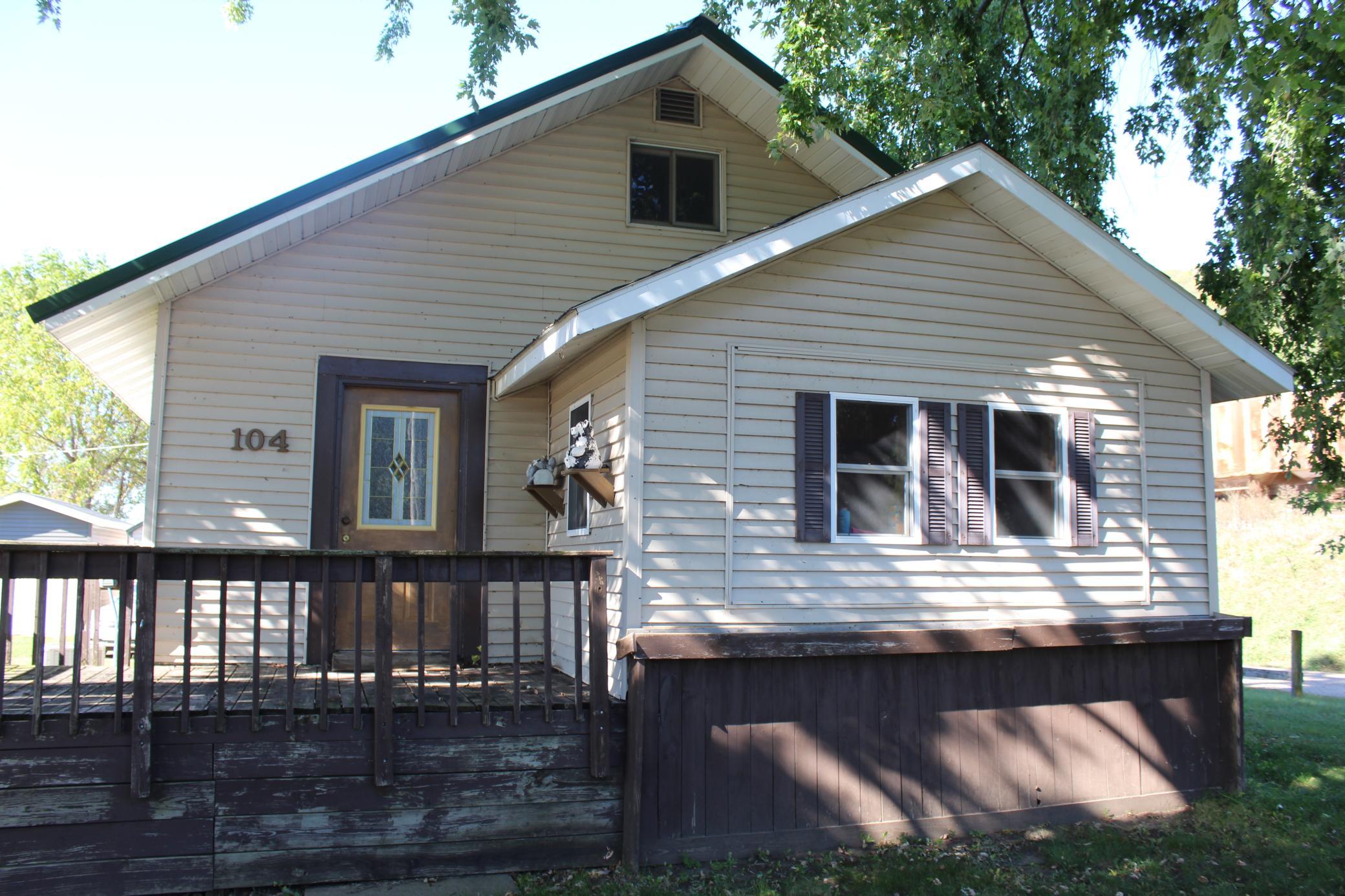 Homes for sale in Cochrane, WI | 104 Elm St, Cochrane, WI 54622 | MLS# 6620571