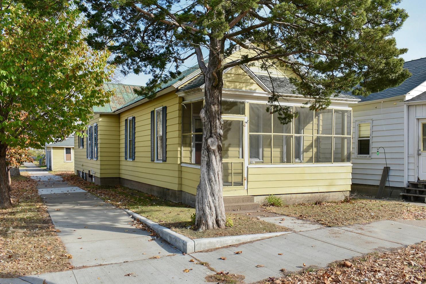 Homes for sale in Winona, MN | 552 E 4Th St, Winona, MN 55987 | MLS# 6625443