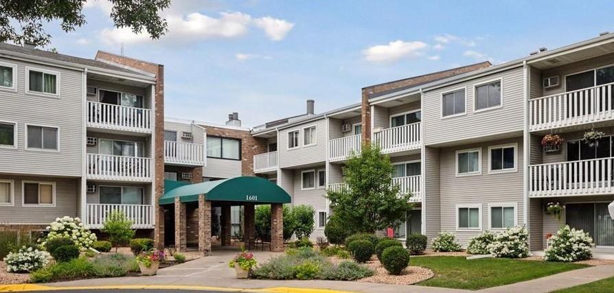 Homes for sale in Fridley, MN | 1601 N Innsbruck Dr #319, Fridley, MN 55432 | MLS# 6723571