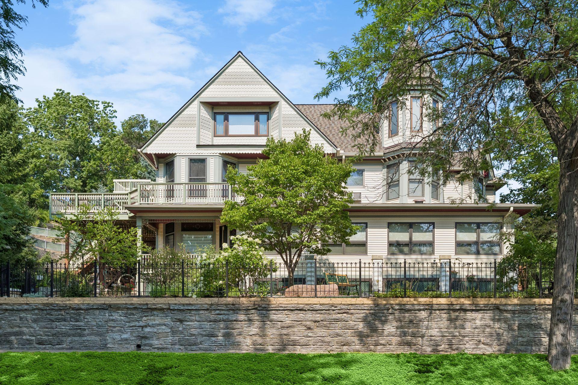 1st image of 8 Bates Ave, Saint Paul, MN 55106 | MLS# 6732097