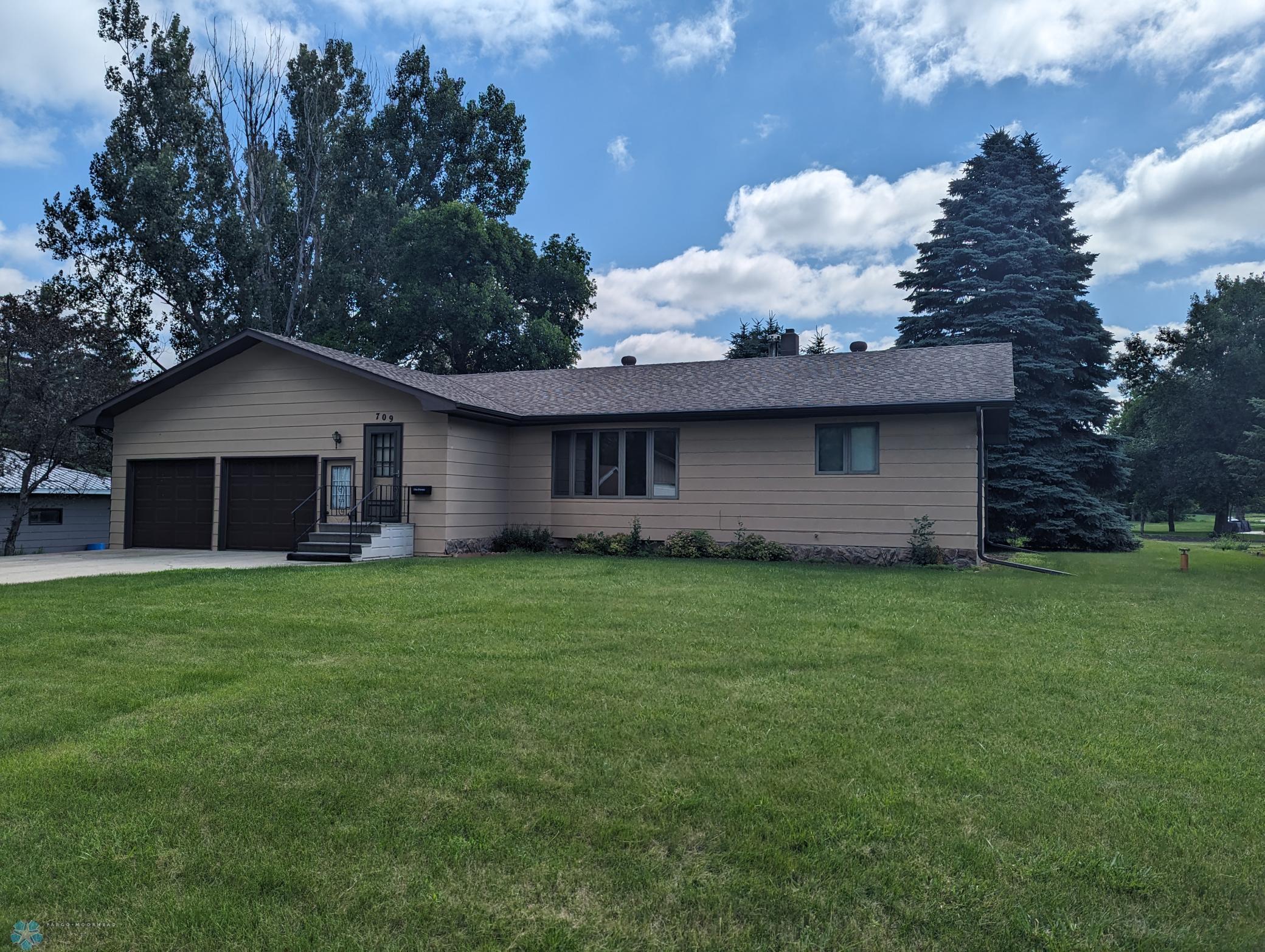 Homes for sale in Lisbon, ND | 709 Broadway St, Lisbon, ND 58054 | MLS# 6748404