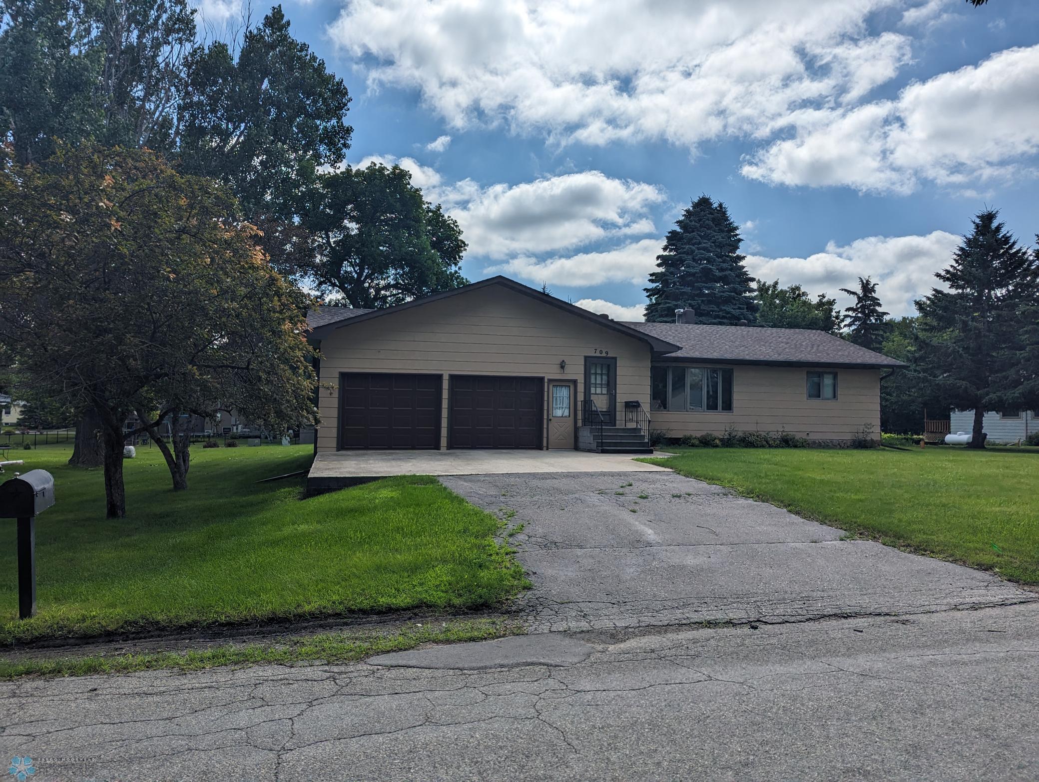 Homes for sale in Lisbon, ND | 709 Broadway St, Lisbon, ND 58054 | MLS# 6748404