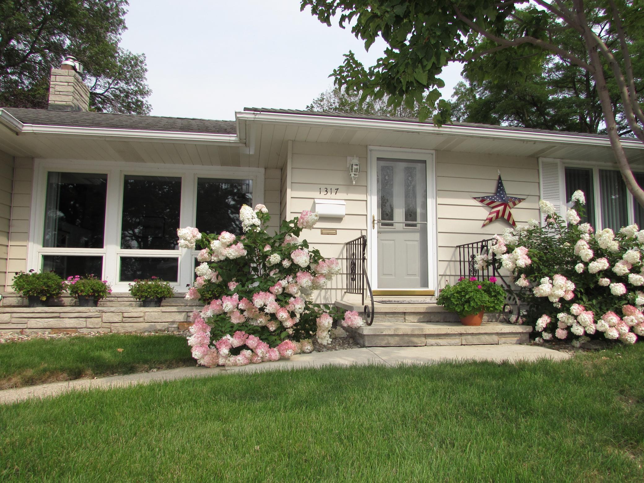 3rd image of 1317 Beach Pl, Fairmont, MN 56031 | MLS# 6752561