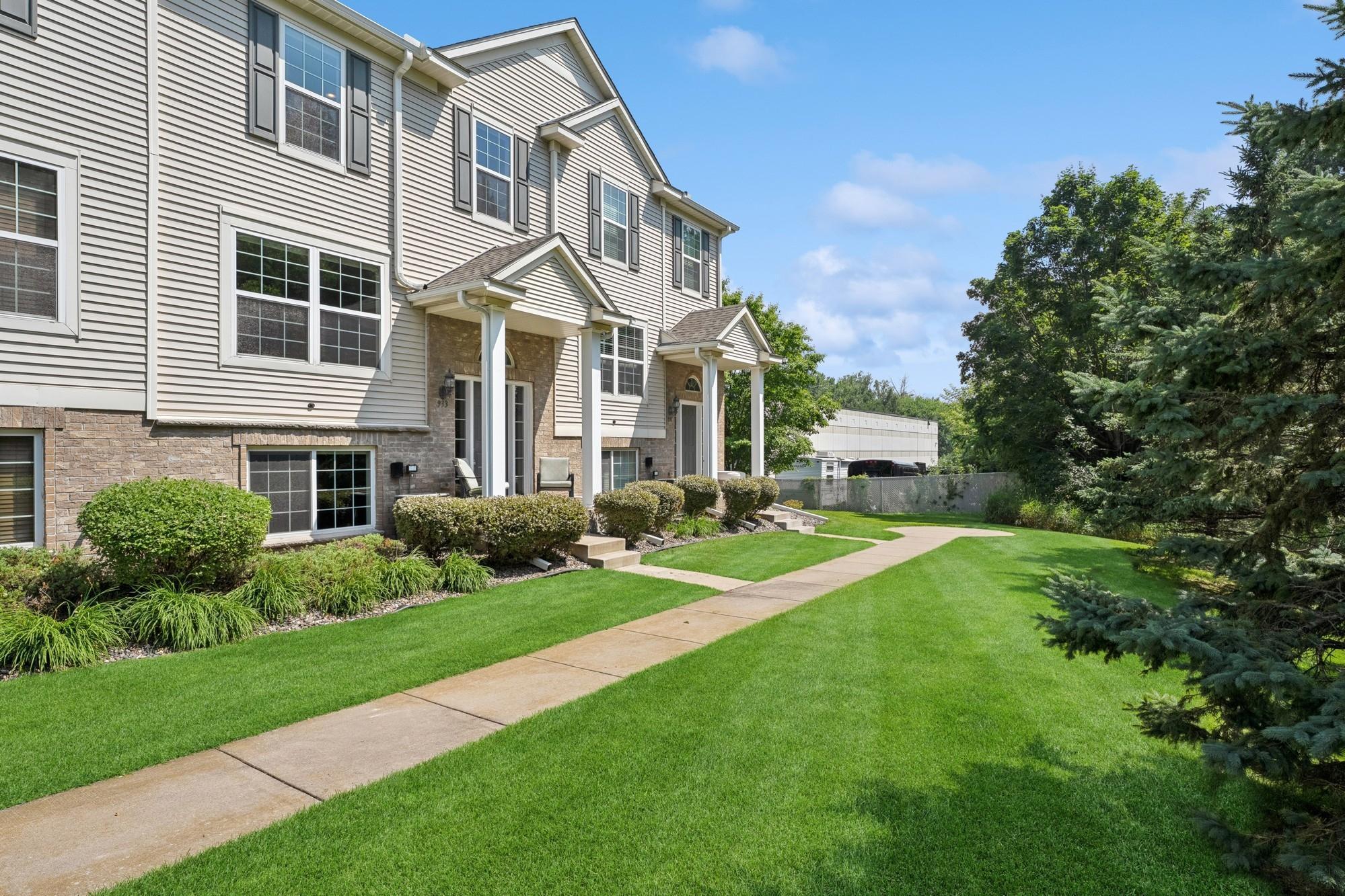 Homes for sale in Mahtomedi, MN | 933 Ledgestone Dr, Mahtomedi, MN 55115 | MLS# 6759608