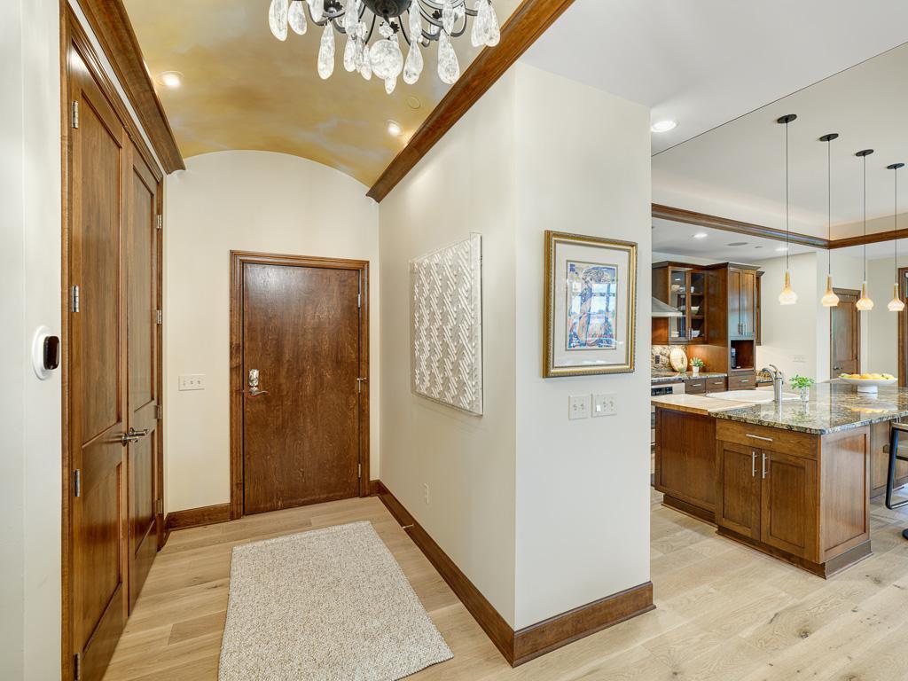 3rd image of 715 Linden St, Mendota Heights, MN 55118
