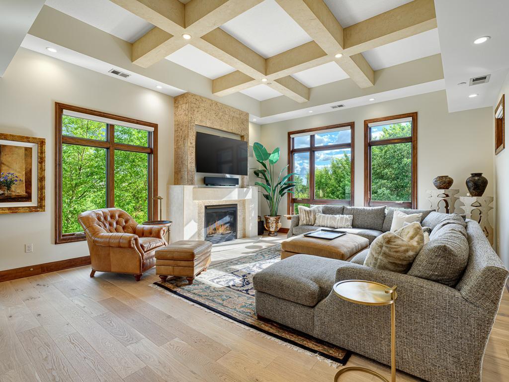 4th image of 715 Linden St, Mendota Heights, MN 55118
