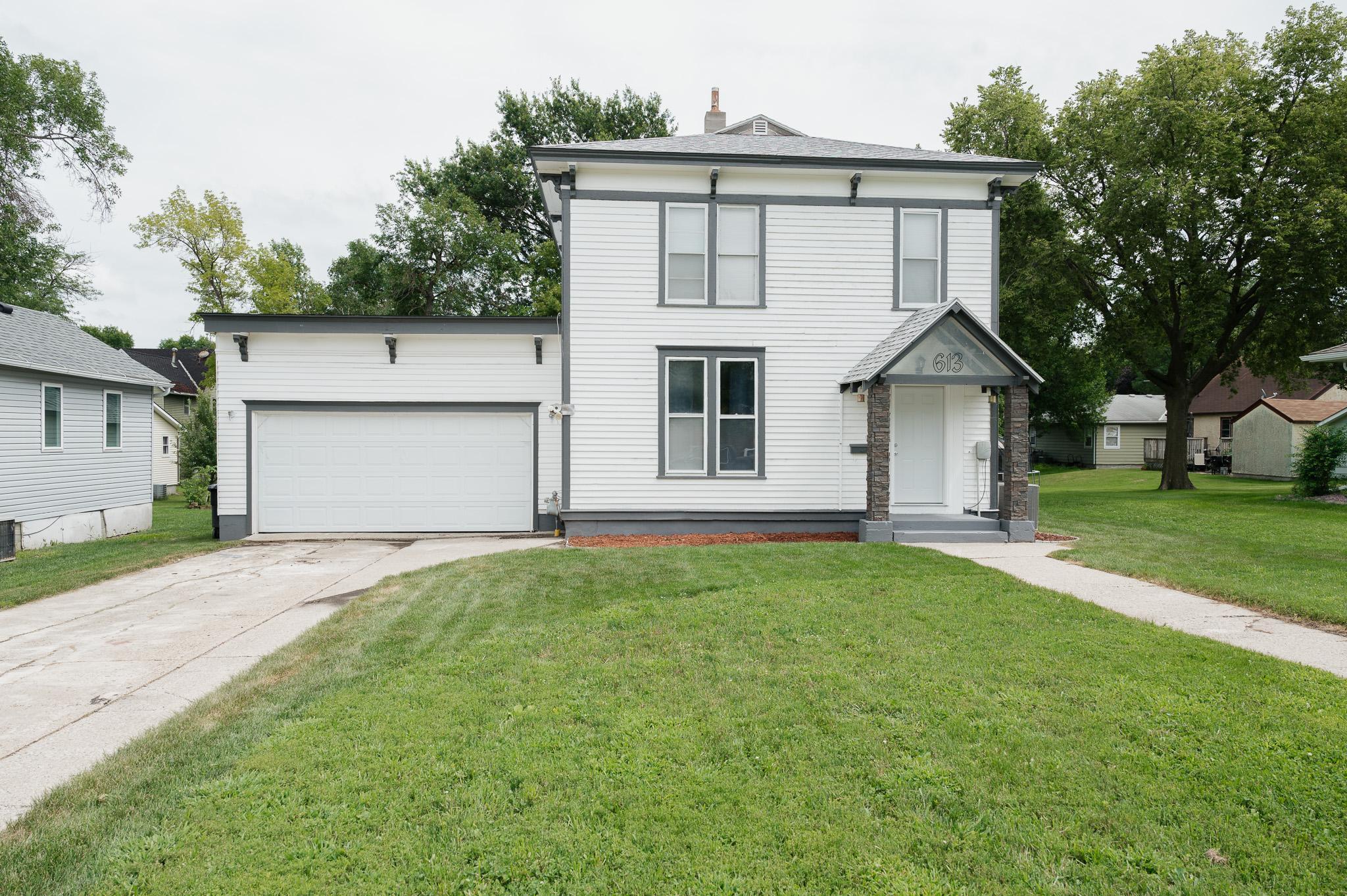 Homes for sale in Blue Earth, MN | 613 S Galbraith St, Blue Earth, MN 56013 | MLS# 6768227