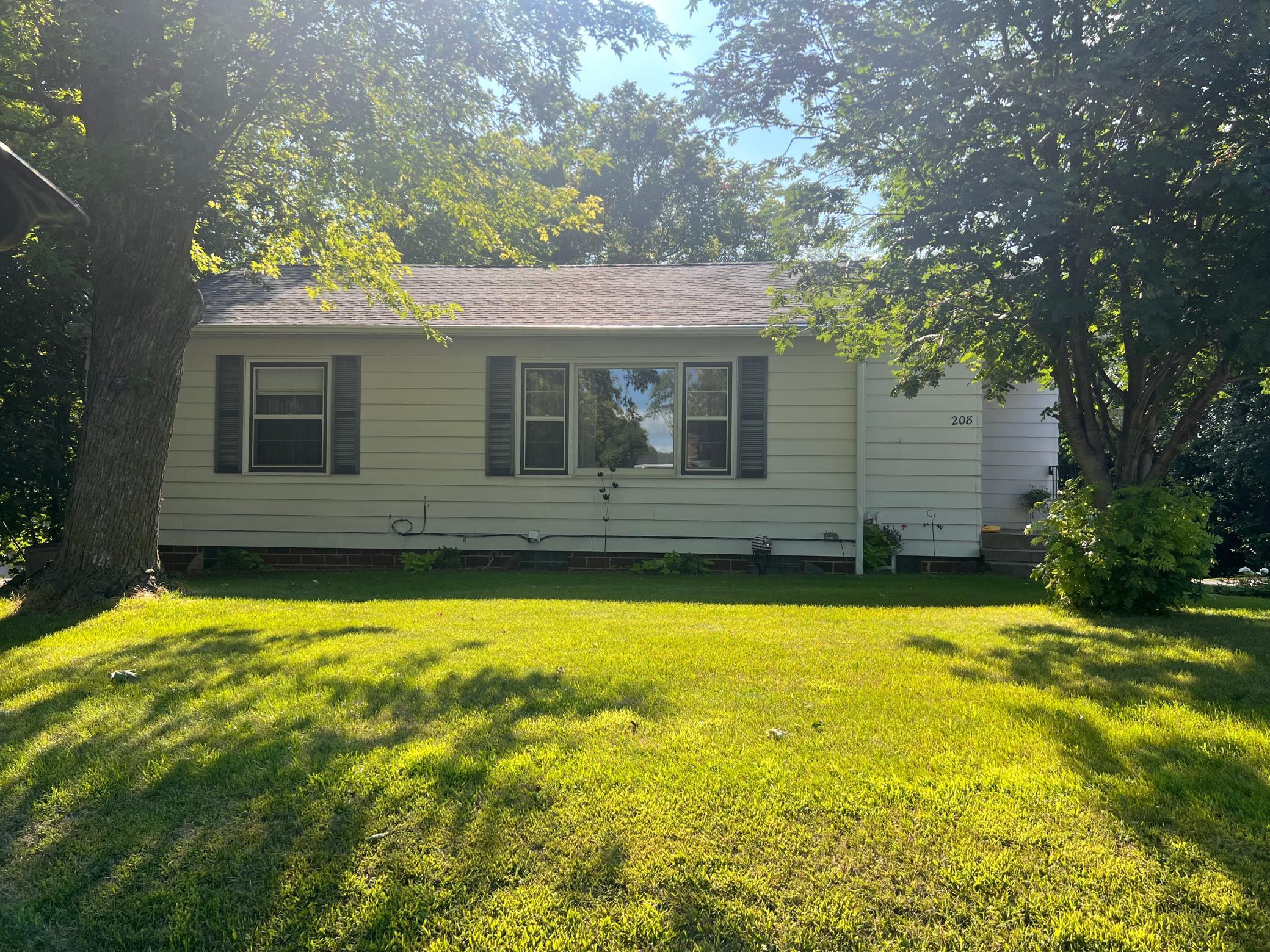 Homes for sale in Lake Benton, MN | 208 Center St S, Lake Benton, MN 56149 | MLS# 6768539