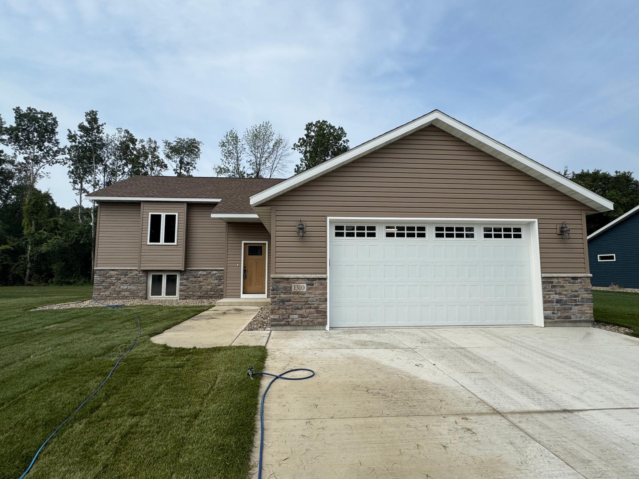 1st image of 1310 Se Greenleaf Rd, Owatonna, MN 55060 | MLS# 6769268