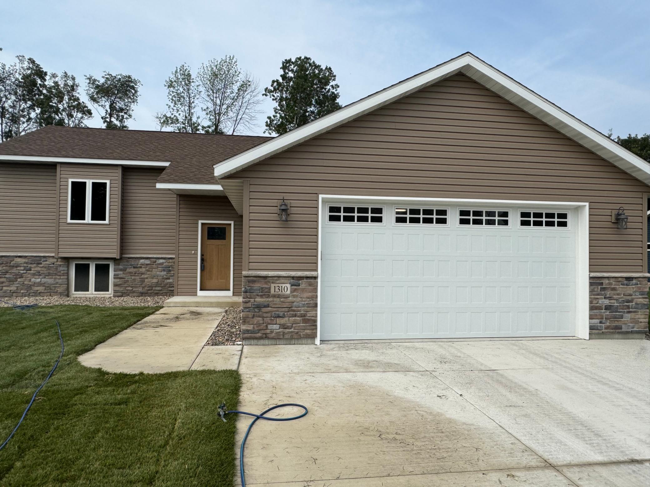 2nd image of 1310 Se Greenleaf Rd, Owatonna, MN 55060 | MLS# 6769268