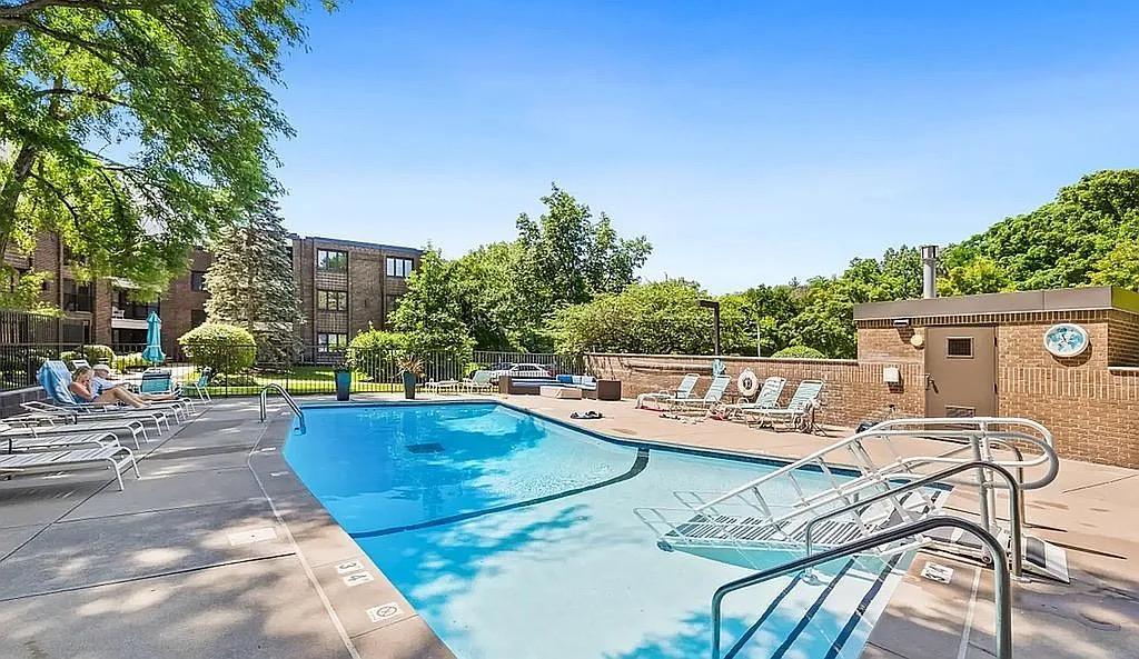 Homes for sale in Minnetonka, MN | 3412 Oak Ridge Rd #206, Minnetonka, MN 55305 | MLS# 6773740