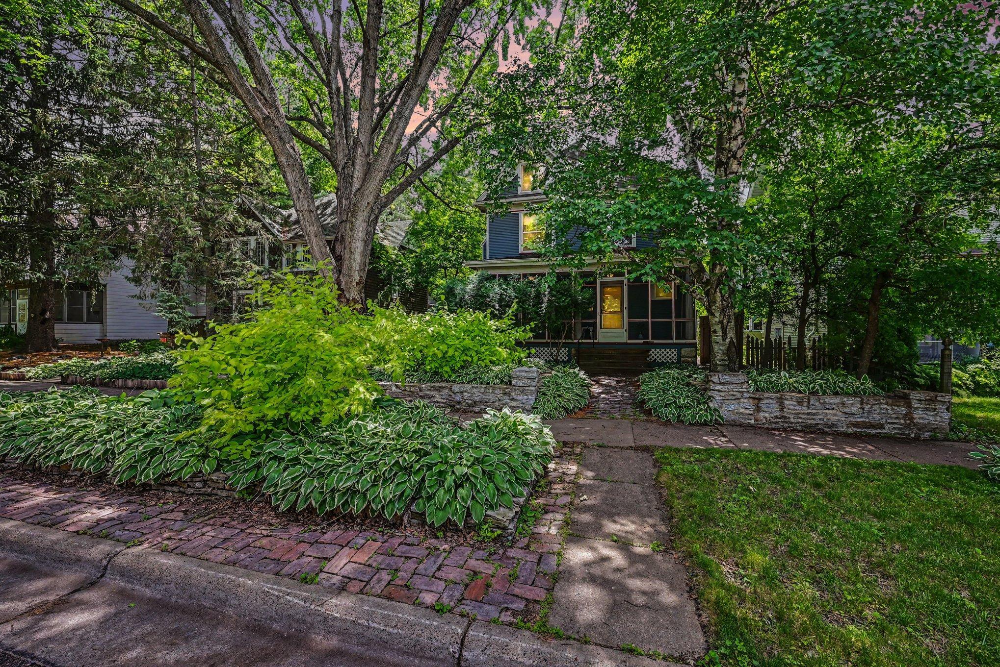3rd image of 2012 Iglehart Ave, Saint Paul, MN 55104 | MLS# 6785972