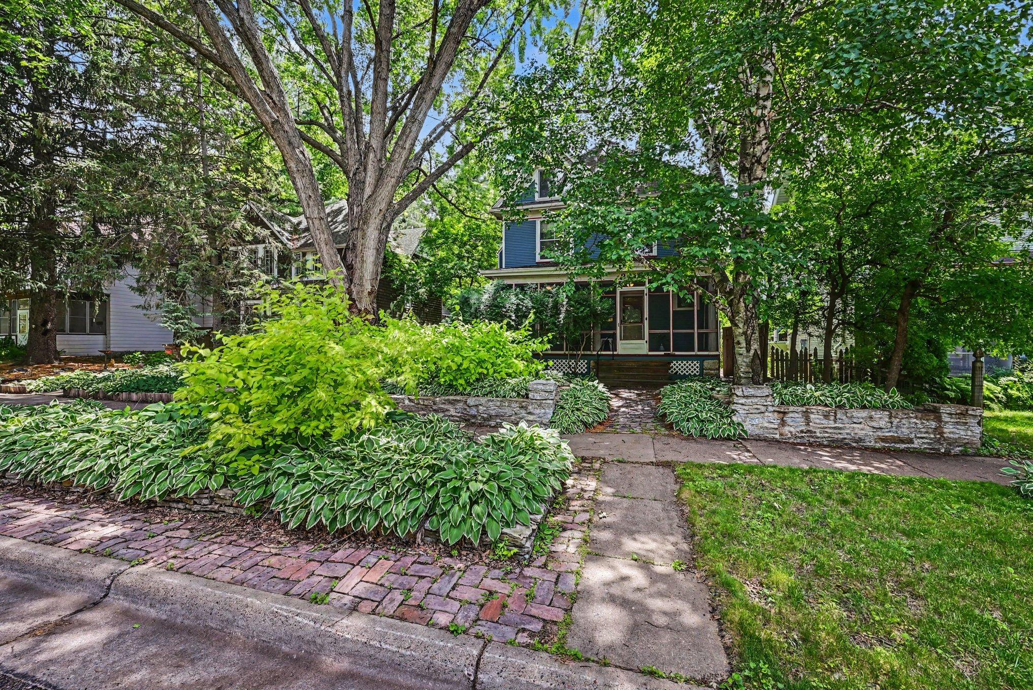2nd image of 2012 Iglehart Ave, Saint Paul, MN 55104 | MLS# 6785972