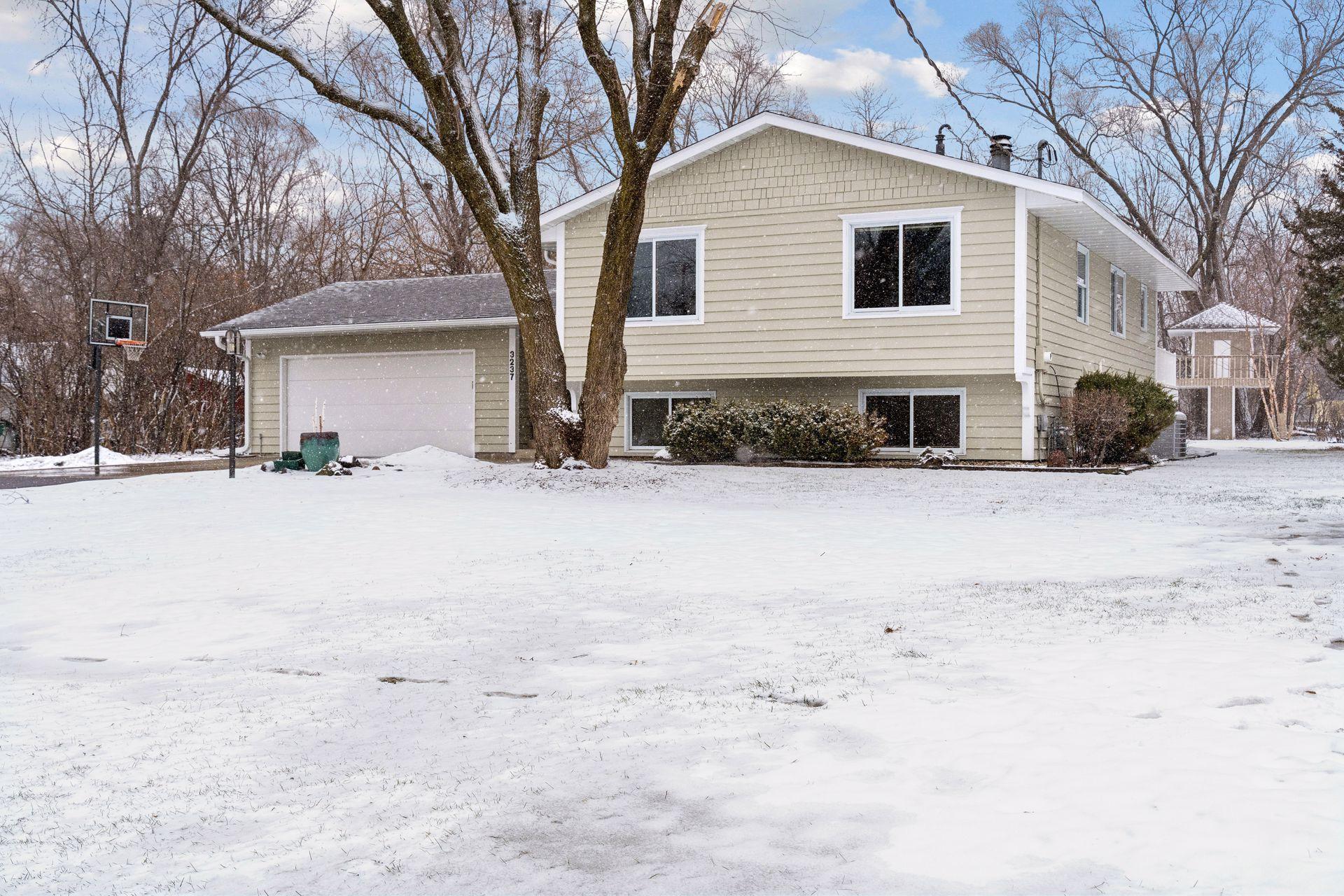 Homes for sale in Wayzata, MN | 3237 Shores Blvd, Wayzata, MN 55391 | MLS# 6791590