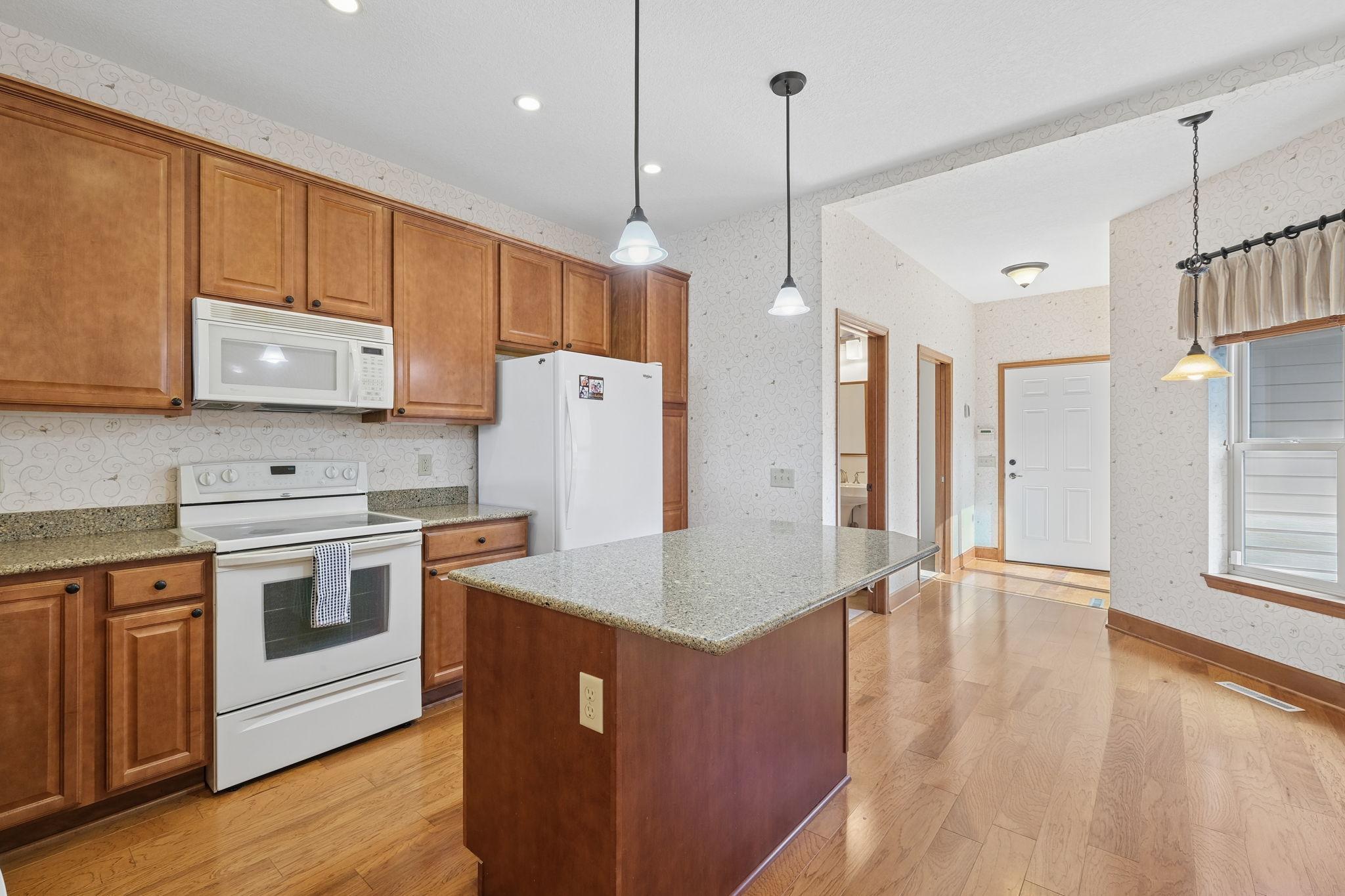 4th image of 12352 Lakeview Dr N, Maple Grove, MN 55369 | MLS# 6792732