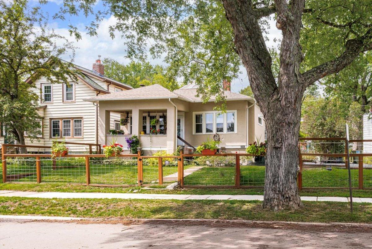 Homes for sale in Duluth, MN | 1417 E 10Th St, Duluth, MN 55805 | MLS# 6800959