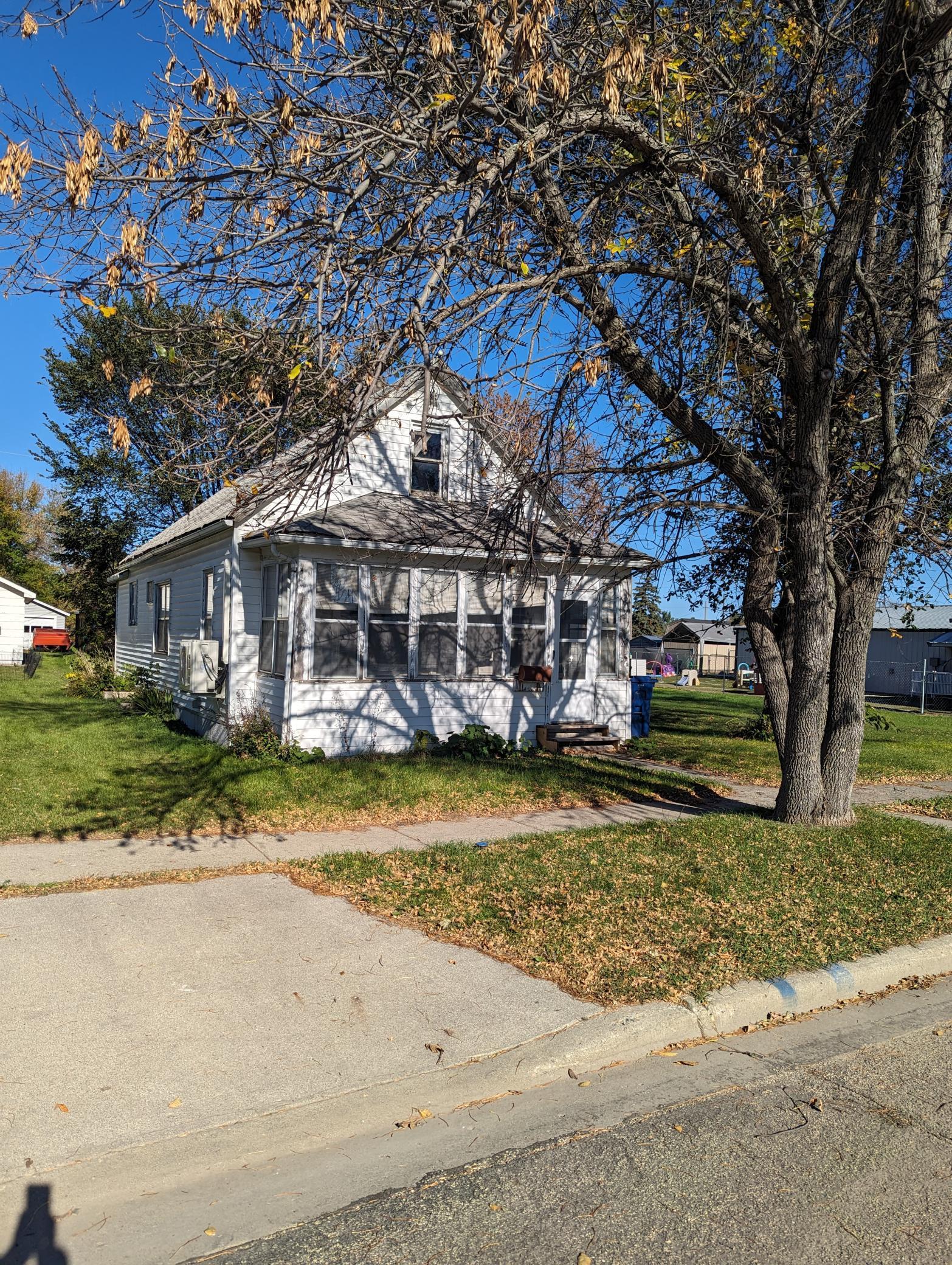Homes for sale in Enderlin, ND | 212 2nd Ave, Enderlin, ND 58027 | MLS# 6802035