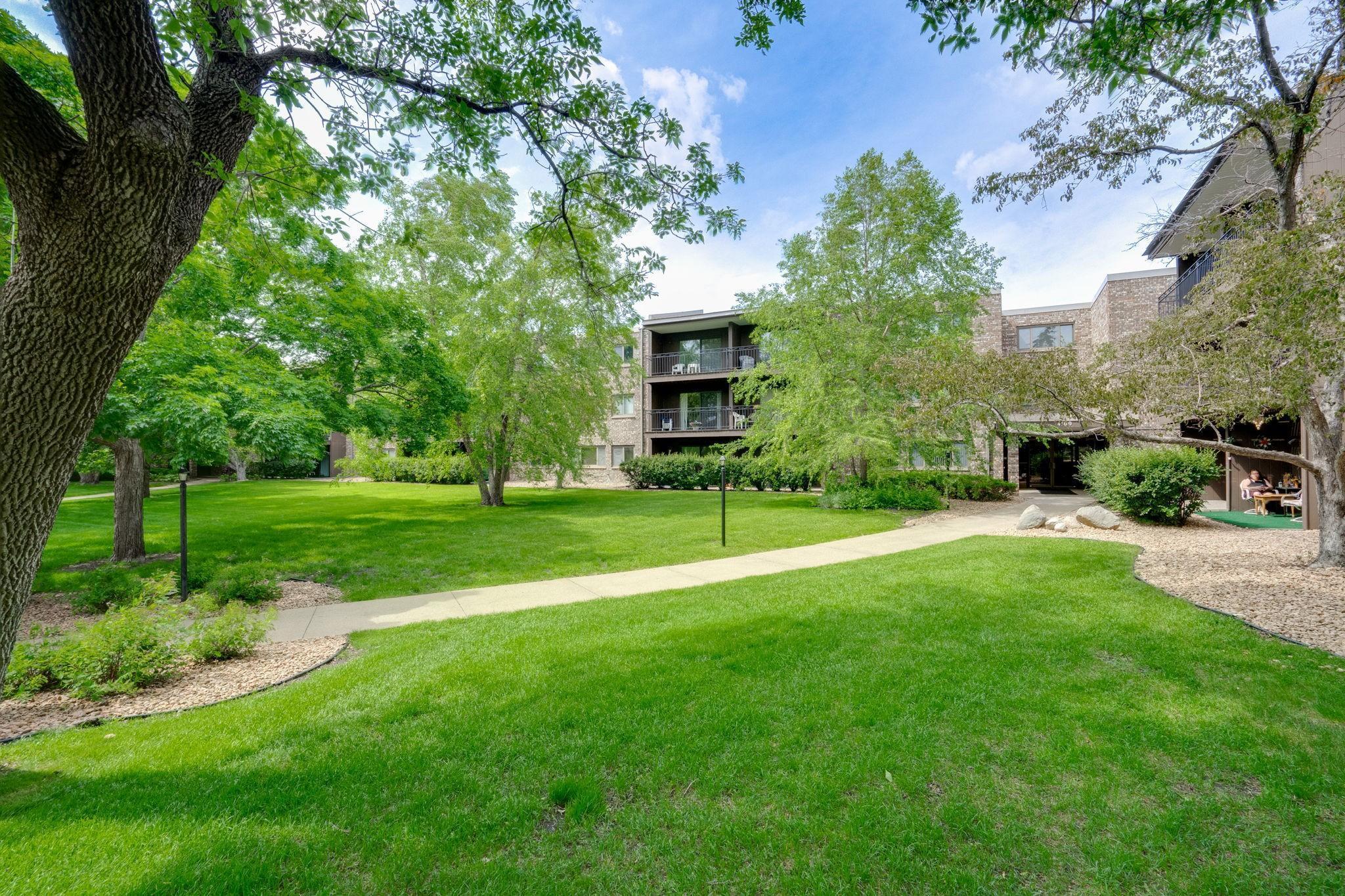 3rd image of 4100 Parklawn Ave, Edina, MN 55435