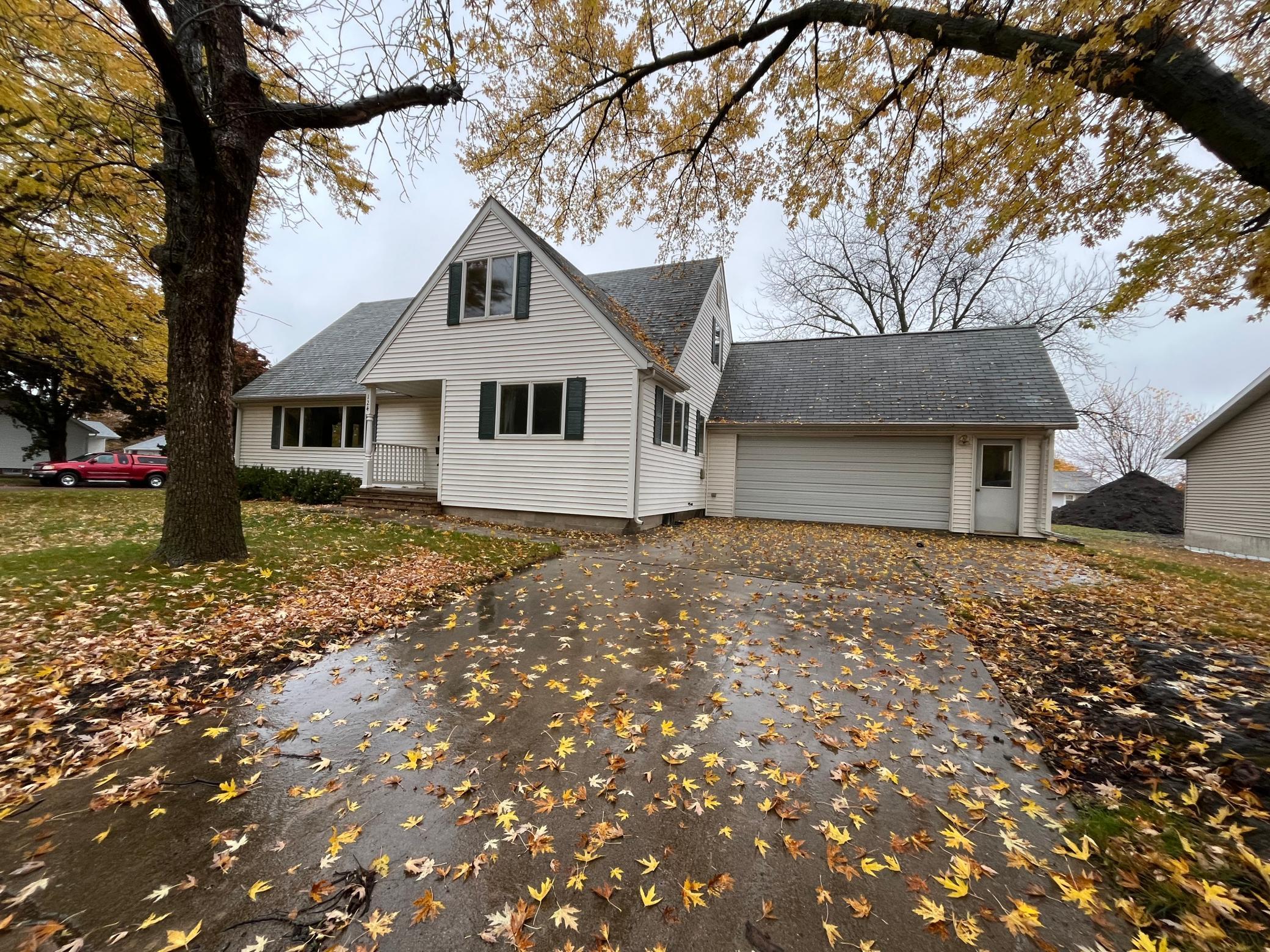 Homes for sale in Tracy, MN | 124 2Nd St E, Tracy, MN 56175 | MLS# 6810638