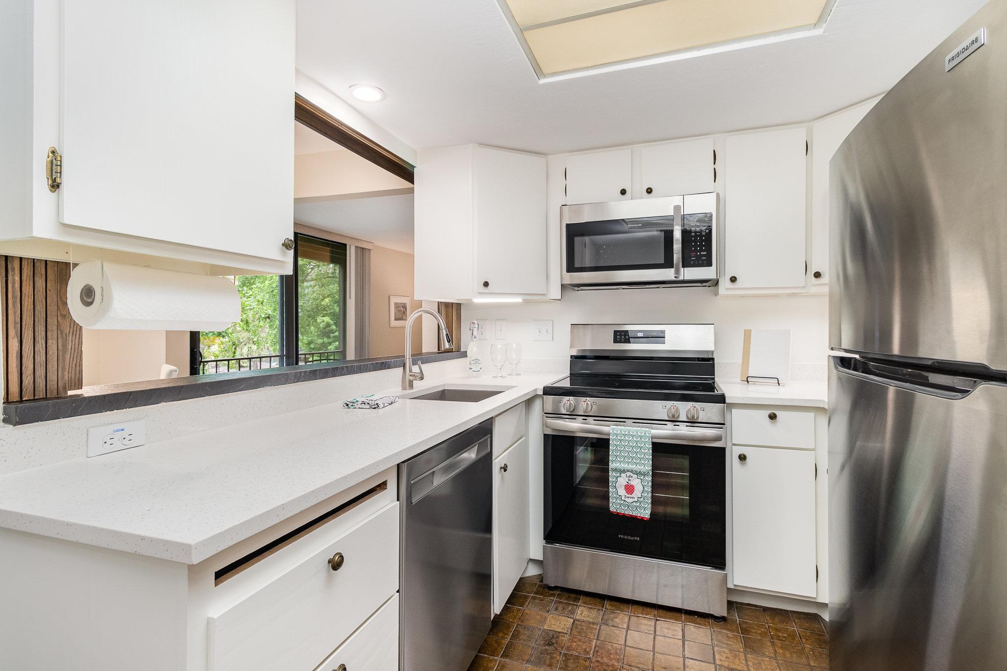 Homes for sale in Edina, MN | 6085 Lincoln Dr #220, Edina, MN 55436 | MLS# 6815232