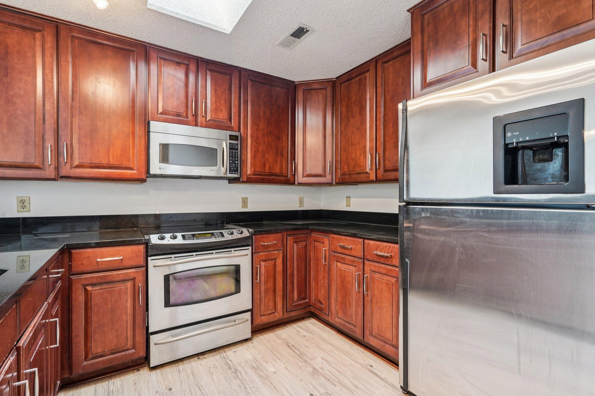 Homes for sale in Minnetonka, MN | 6145 Chasewood Pkwy #202, Minnetonka, MN 55343 | MLS# 6815246