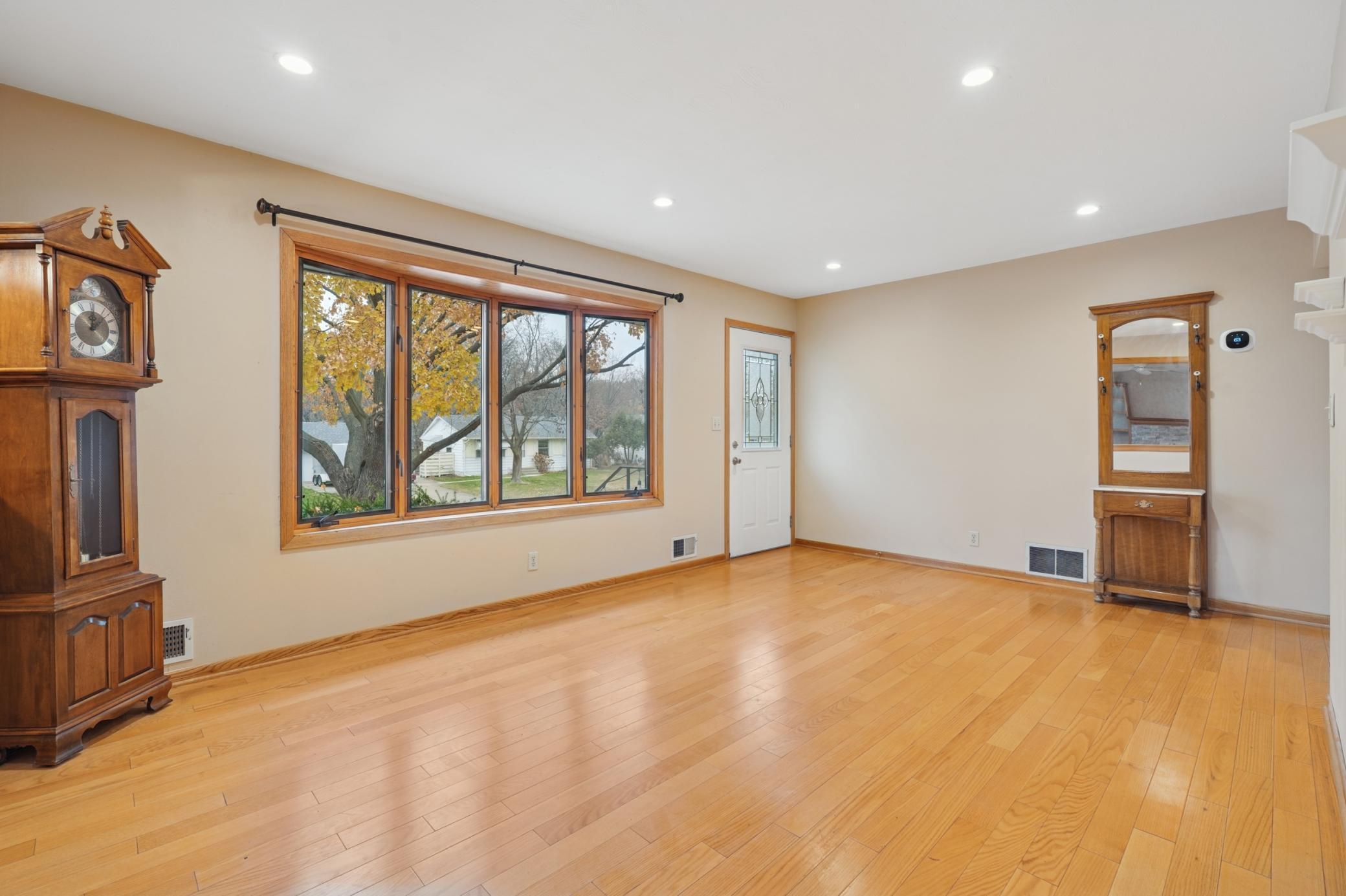 Homes for sale in Woodbury, MN | 6249 Oak Knoll Dr, Woodbury, MN 55125 | MLS# 6815960