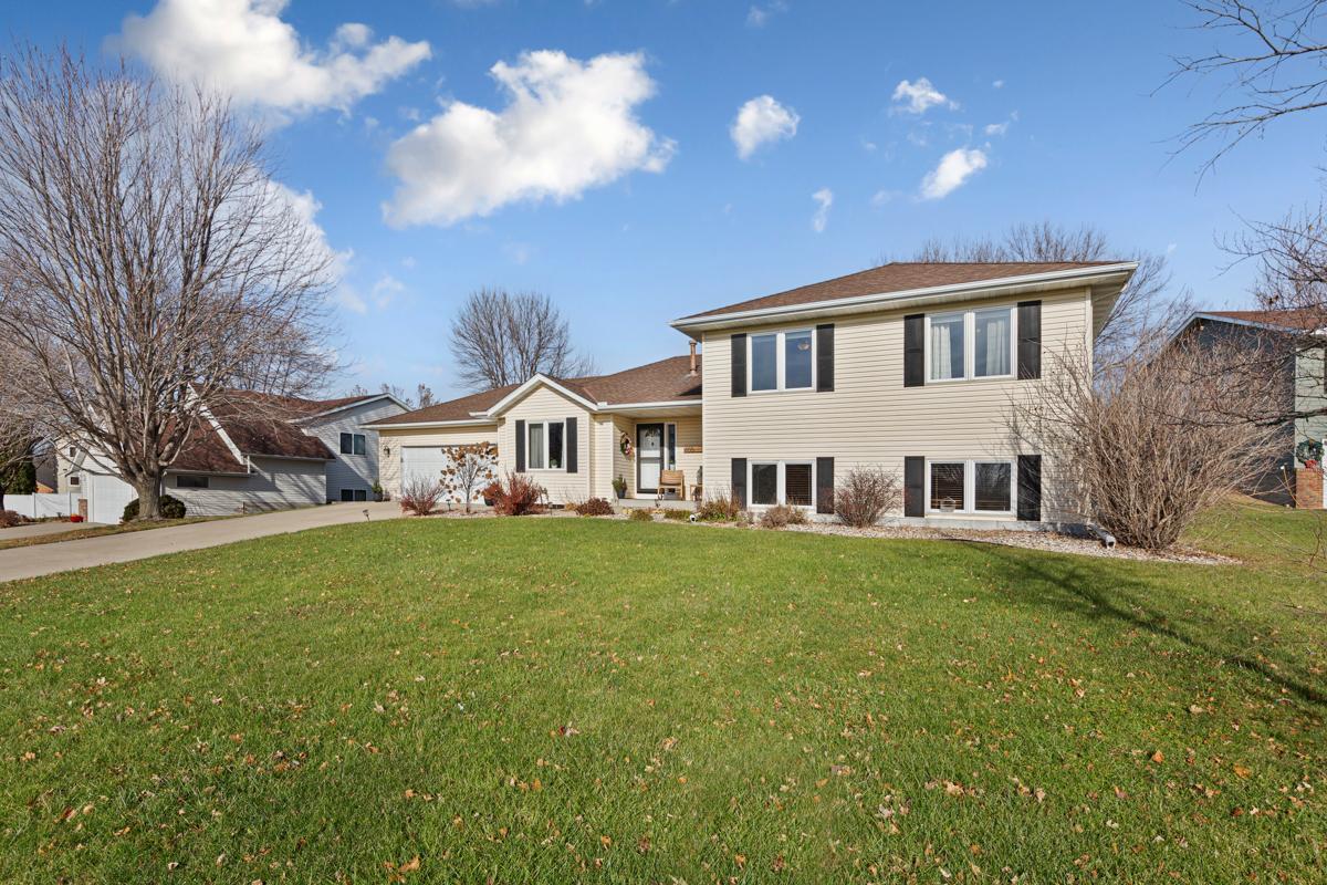 Homes for sale in Eagle Lake, MN | 405 Thomas Dr, Eagle Lake, MN 56024 | MLS# 6819587