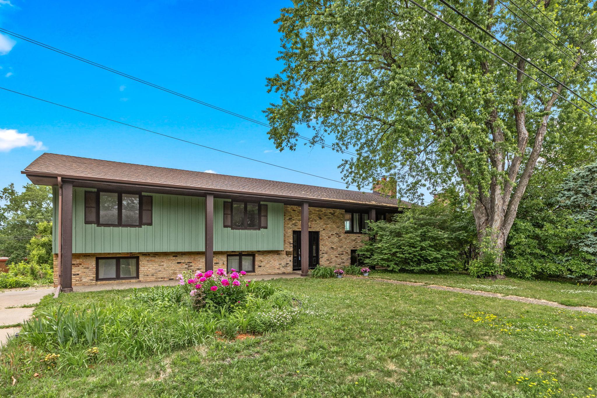 2nd image of 3301 Edgemere Ave, Minneapolis, MN 55418 | MLS# 6819853