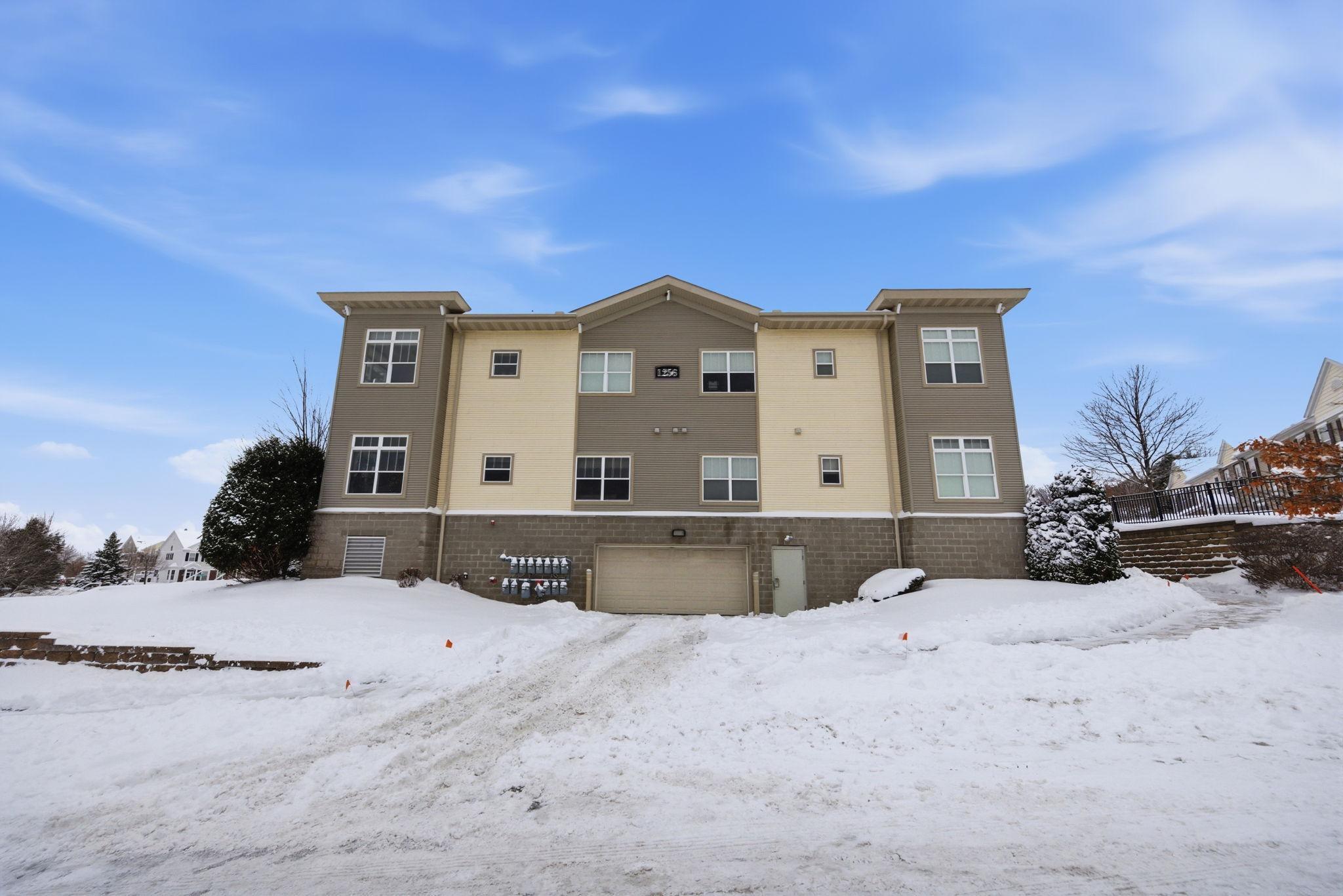 Homes for sale in Maplewood, MN | 1256 County Road D E #104, Maplewood, MN 55109 | MLS# 6820313