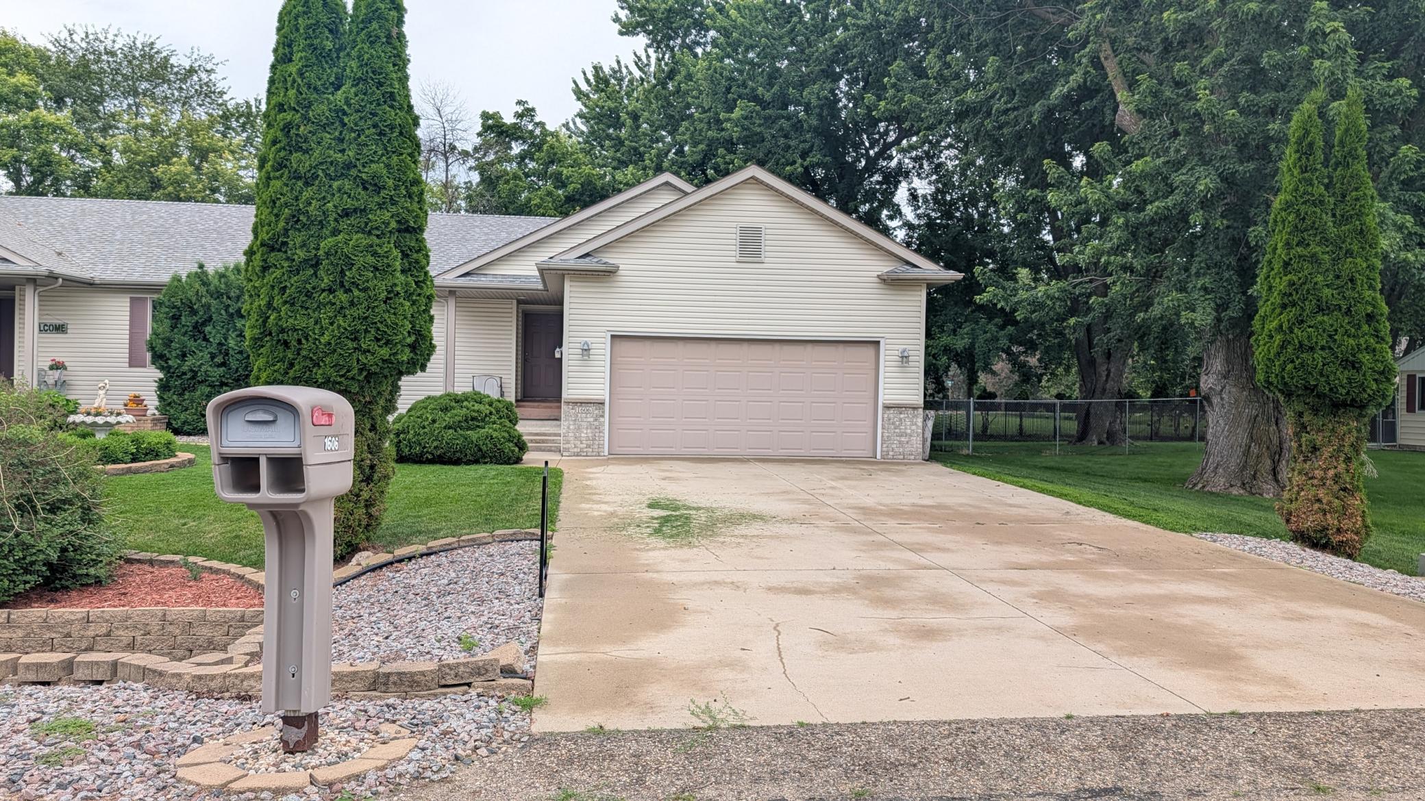 1st image of 1606 17th St Sw, Austin, MN 55912 | MLS# 6820412