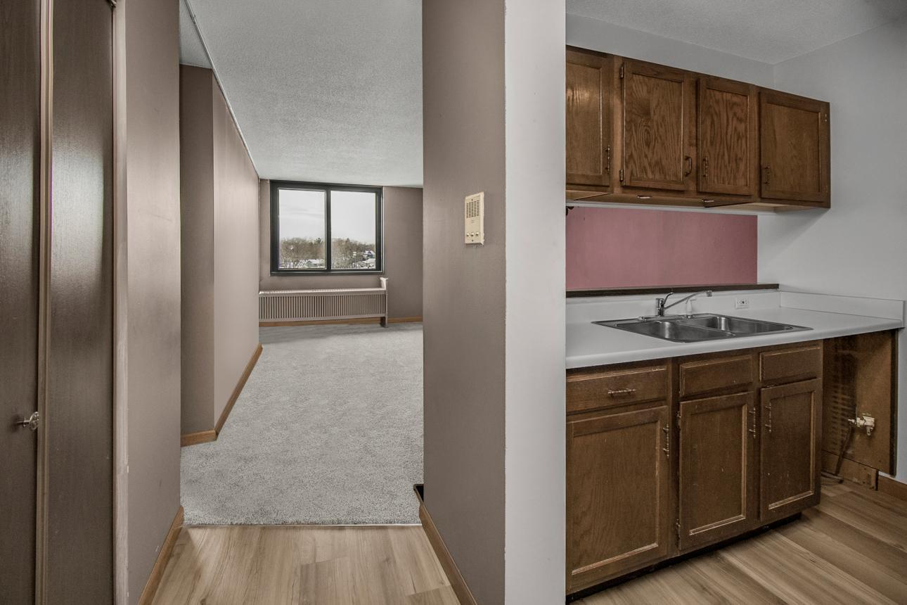 Homes for sale in Saint Paul, MN | 1181 Edgcumbe Rd #406, Saint Paul, MN 55105 | MLS# 6820494