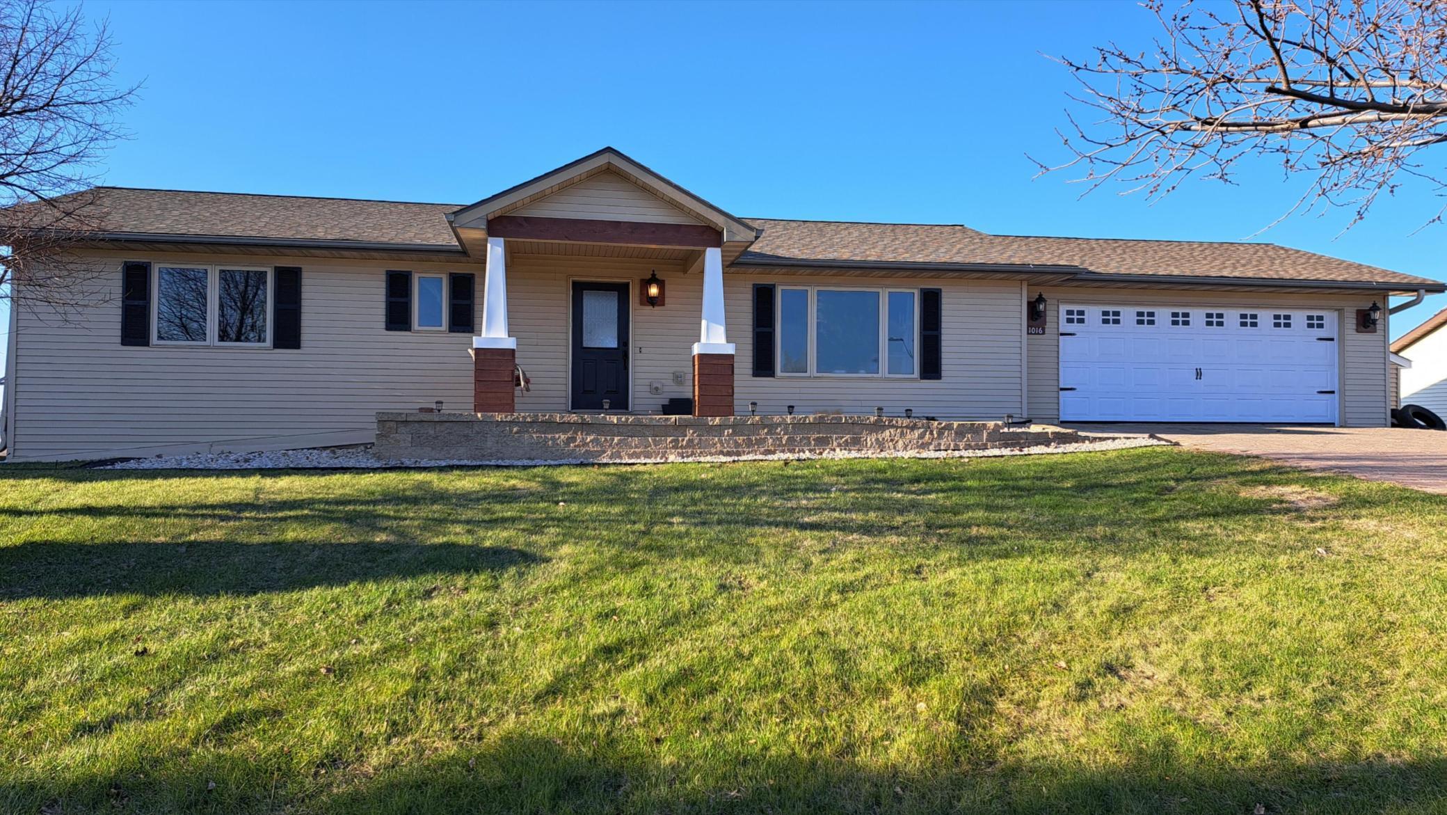 Homes for sale in Elbow Lake, MN | 1016 2nd St Ne, Elbow Lake, MN 56531 | MLS# 6824426