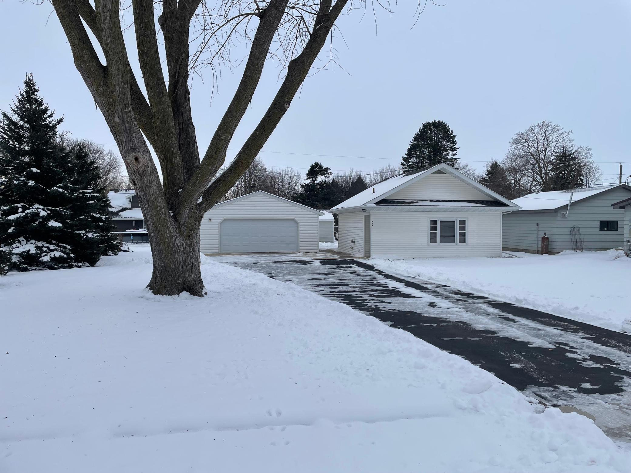 Homes for sale in Le Roy, MN | 204 E Benton St, Le Roy, MN 55951 | MLS# 6824565