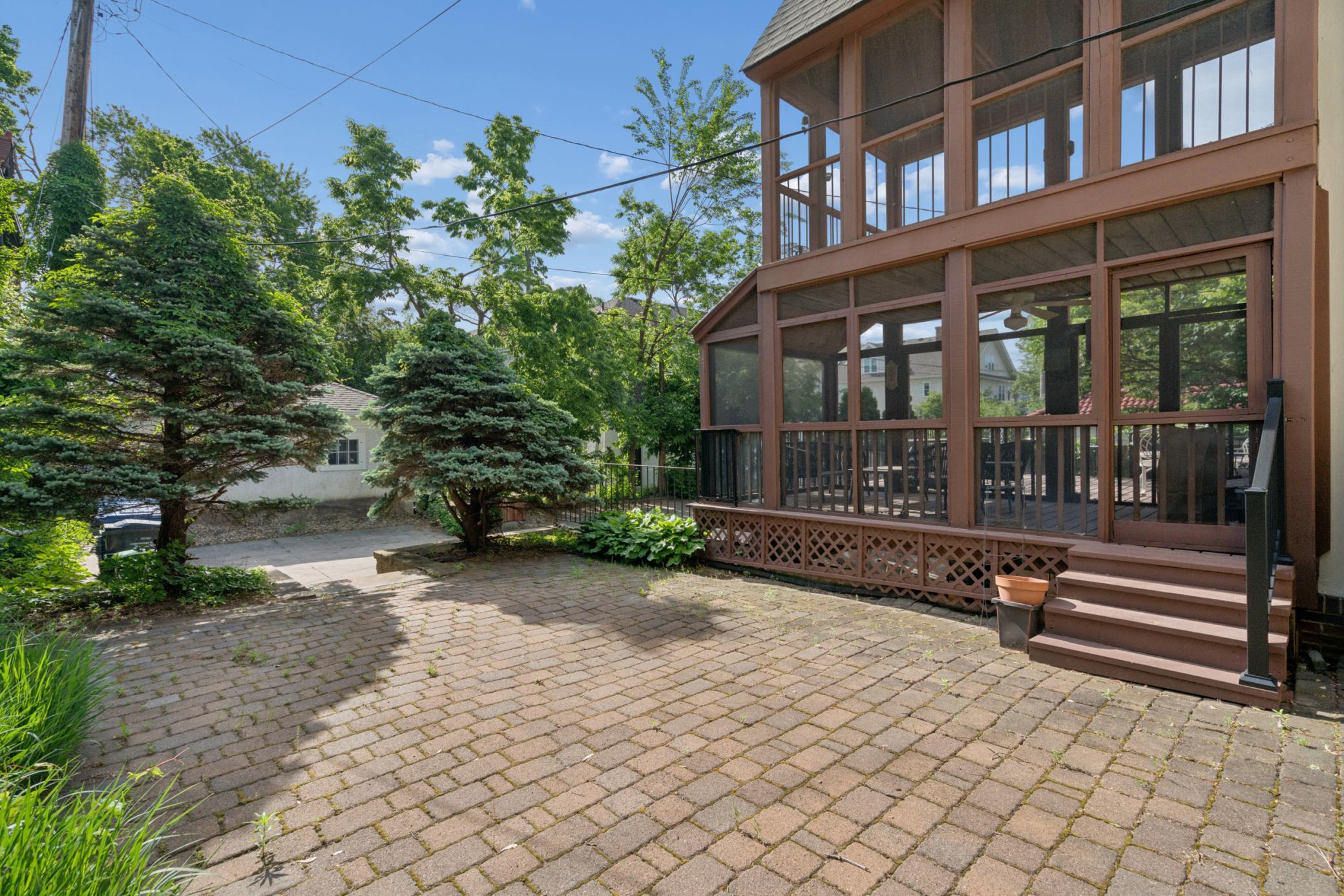 2nd image of 1721 Humboldt Ave S, Minneapolis, MN 55403 | MLS# 6825659