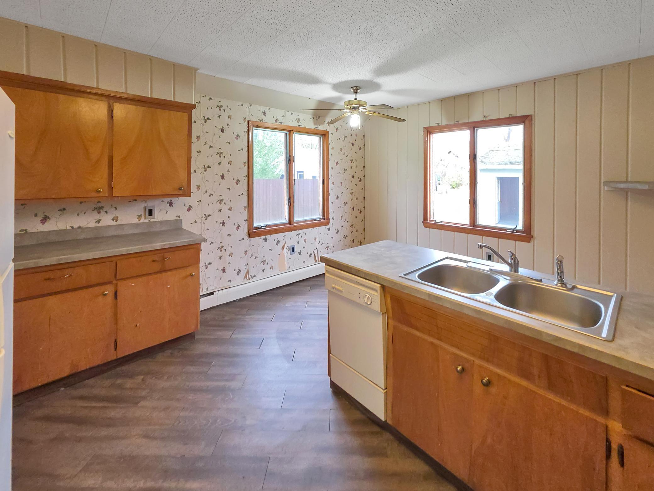 5th image of 939 Duluth Ave N, Thief River Falls, MN 56701 | MLS# 6826615