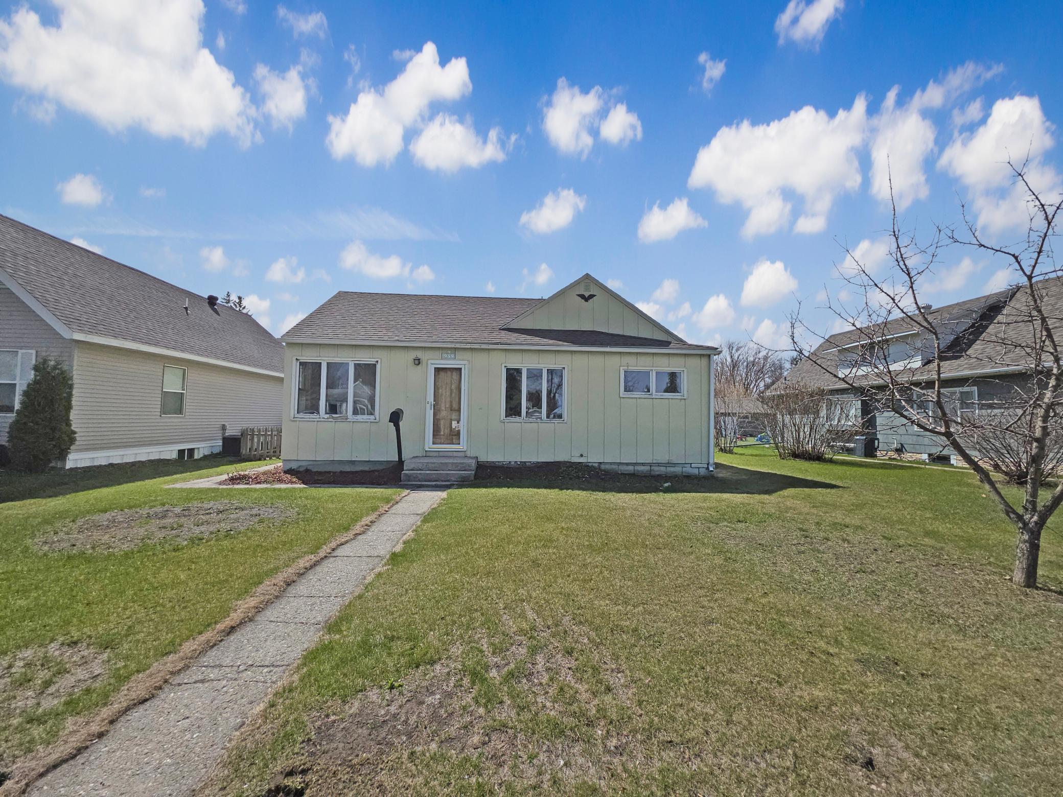 2nd image of 939 Duluth Ave N, Thief River Falls, MN 56701 | MLS# 6826615