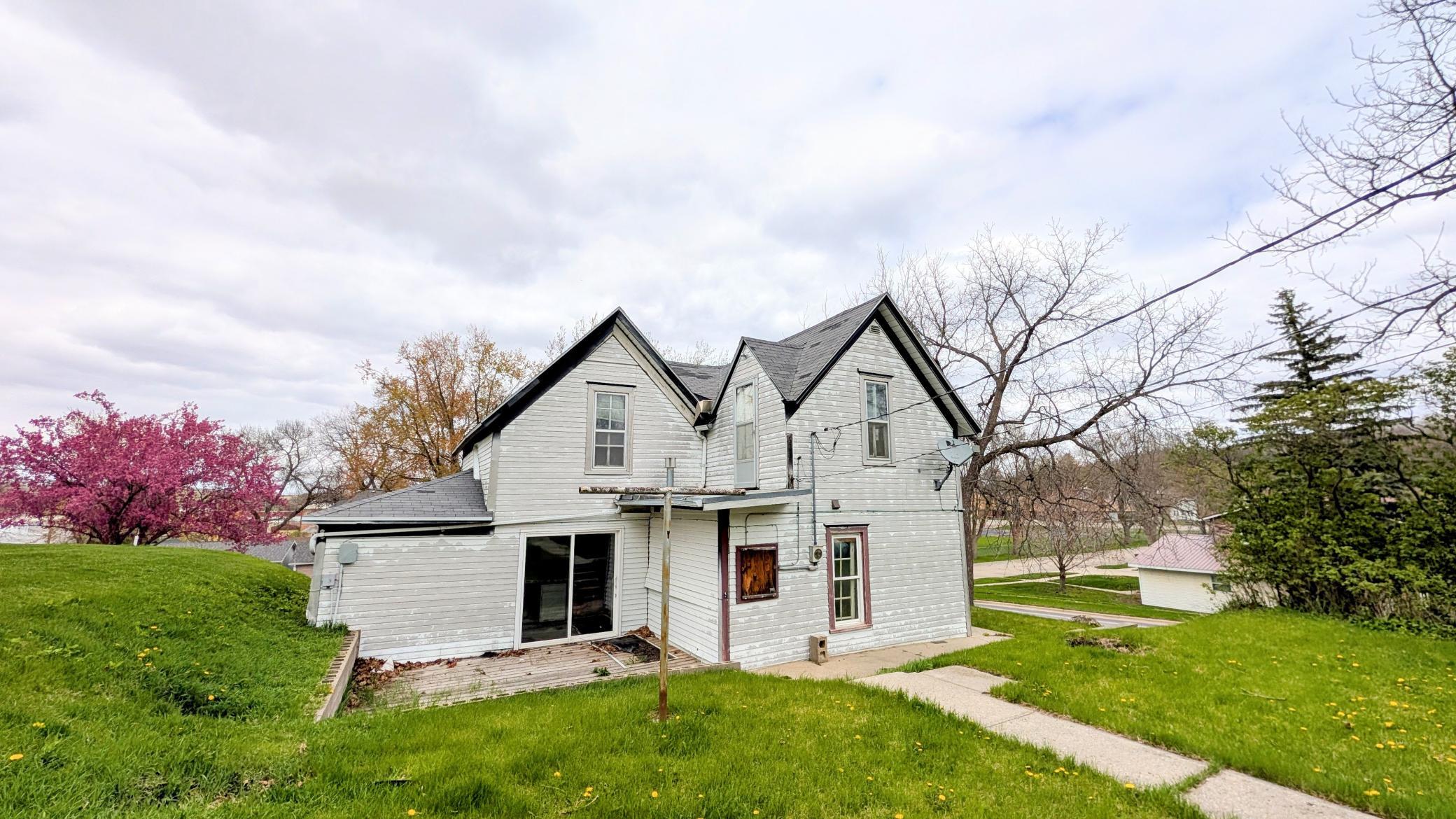 Homes for sale in Lake Benton, MN | 112 Bluff St E, Lake Benton, MN 56149 | MLS# 6826766