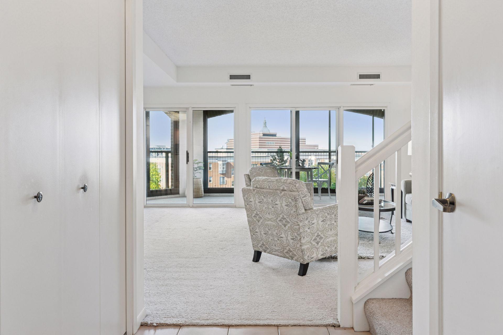 2nd image of 1201 Yale Pl #403, Minneapolis, MN 55403 | MLS# 7000351