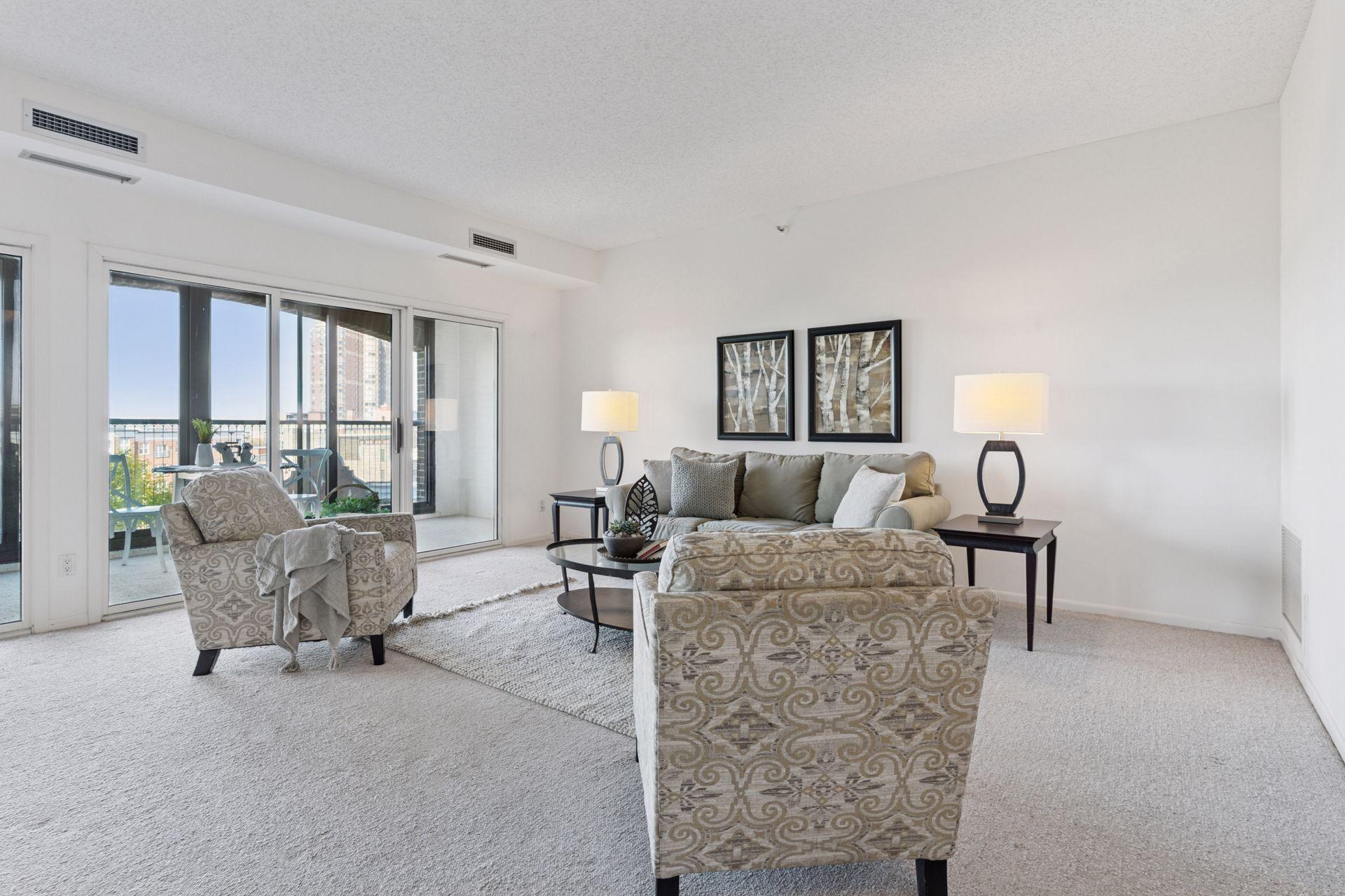 3rd image of 1201 Yale Pl, Minneapolis, MN 55403