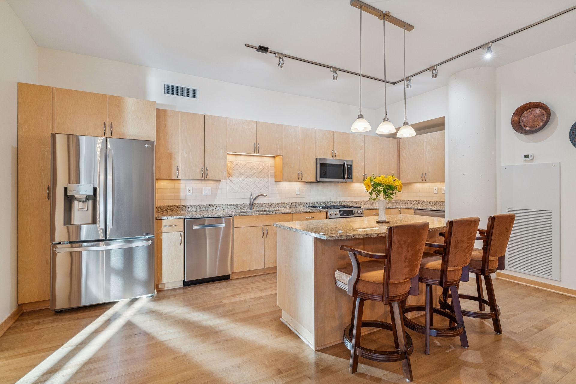 1st image of 215 10th Ave S #211, Minneapolis, MN 55415 | MLS# 7000861