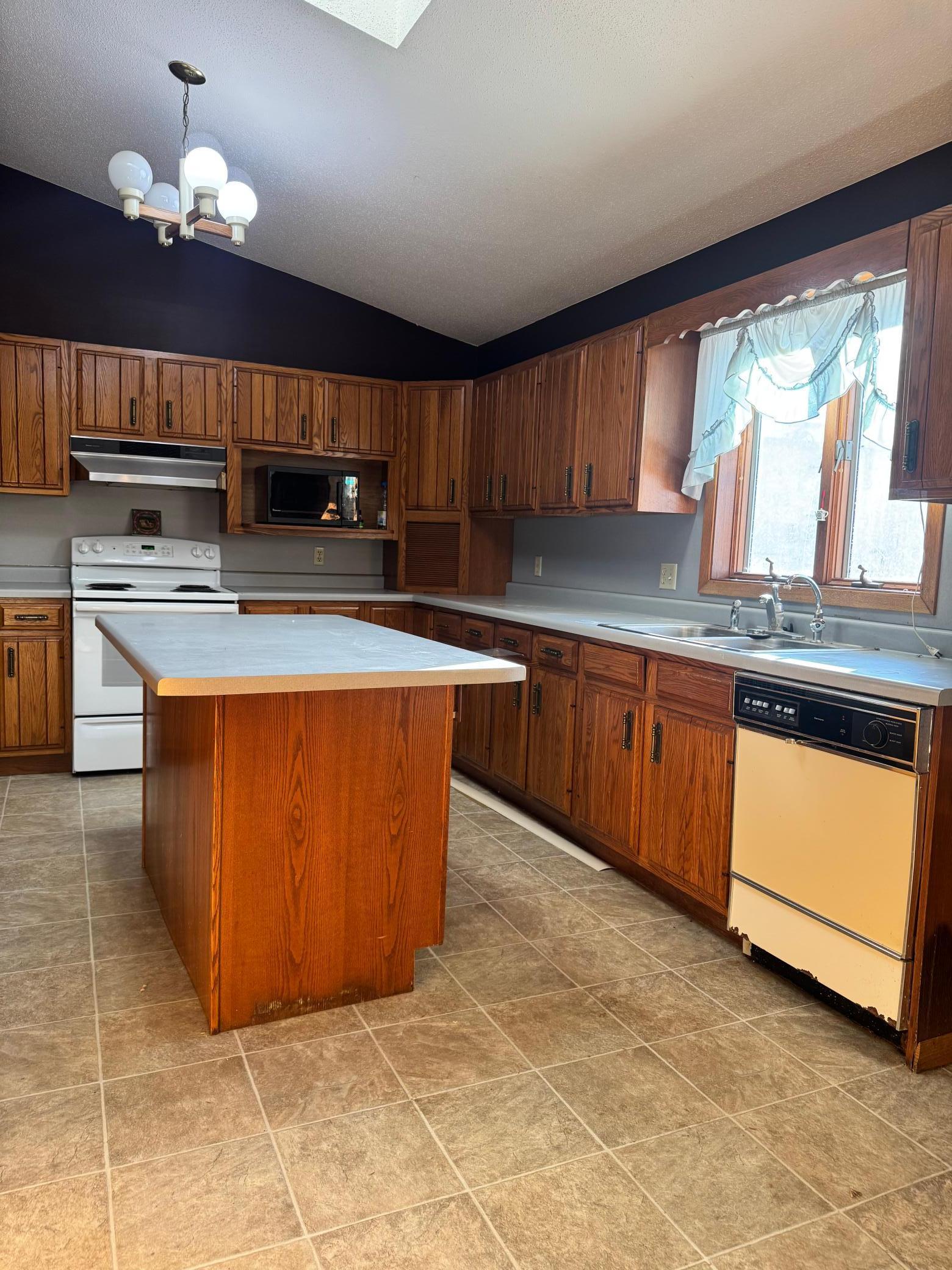 Homes for sale in Blue Earth, MN | 816 E 5Th St, Blue Earth, MN 56013 | MLS# 7001863