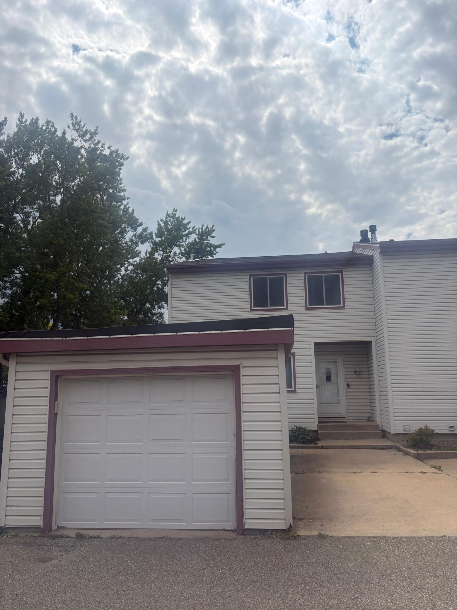 1st image of 907 40th St Nw, Rochester, MN 55901 | MLS# 7002049