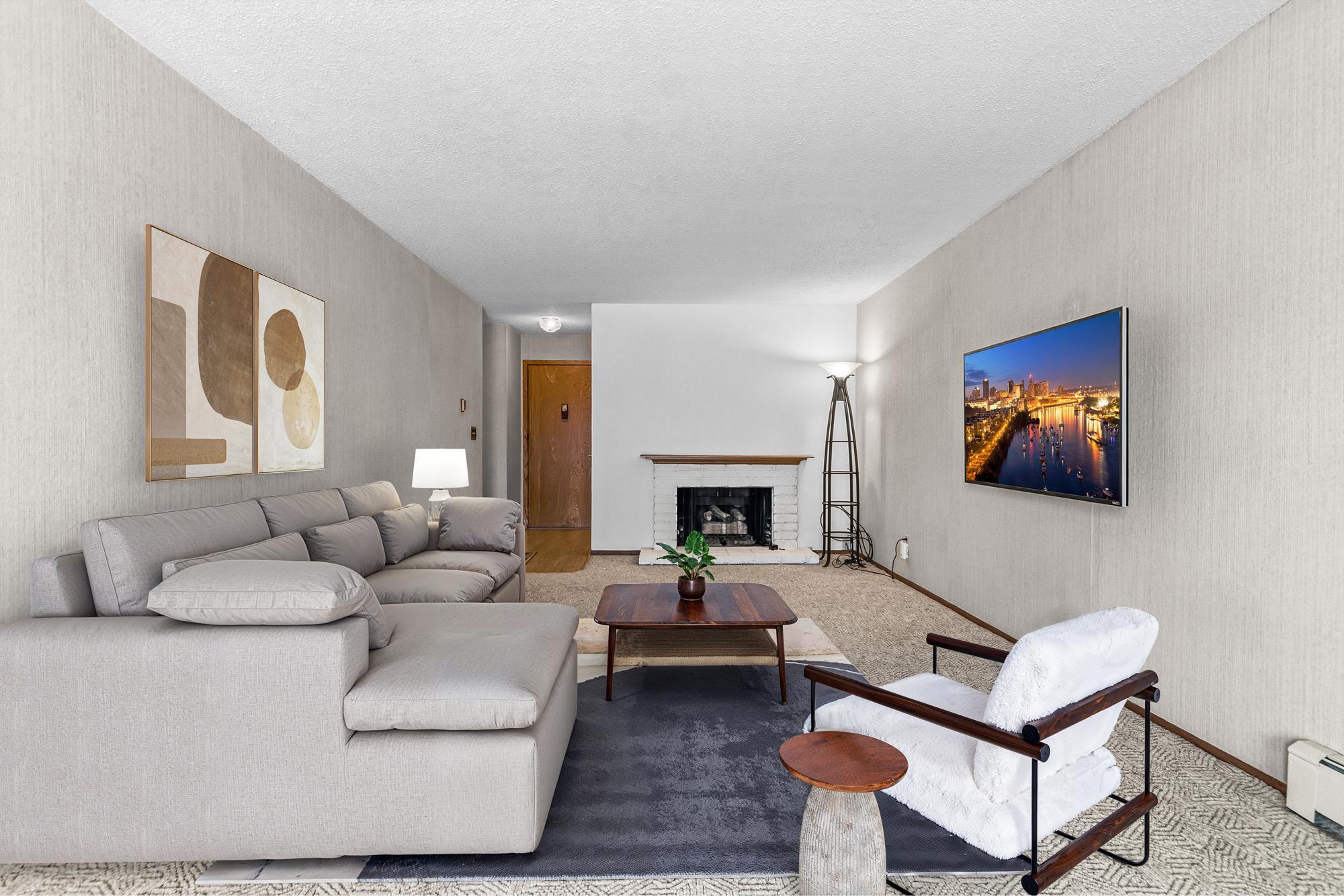 4th image of 2710 Dale St N, Roseville, MN 55113
