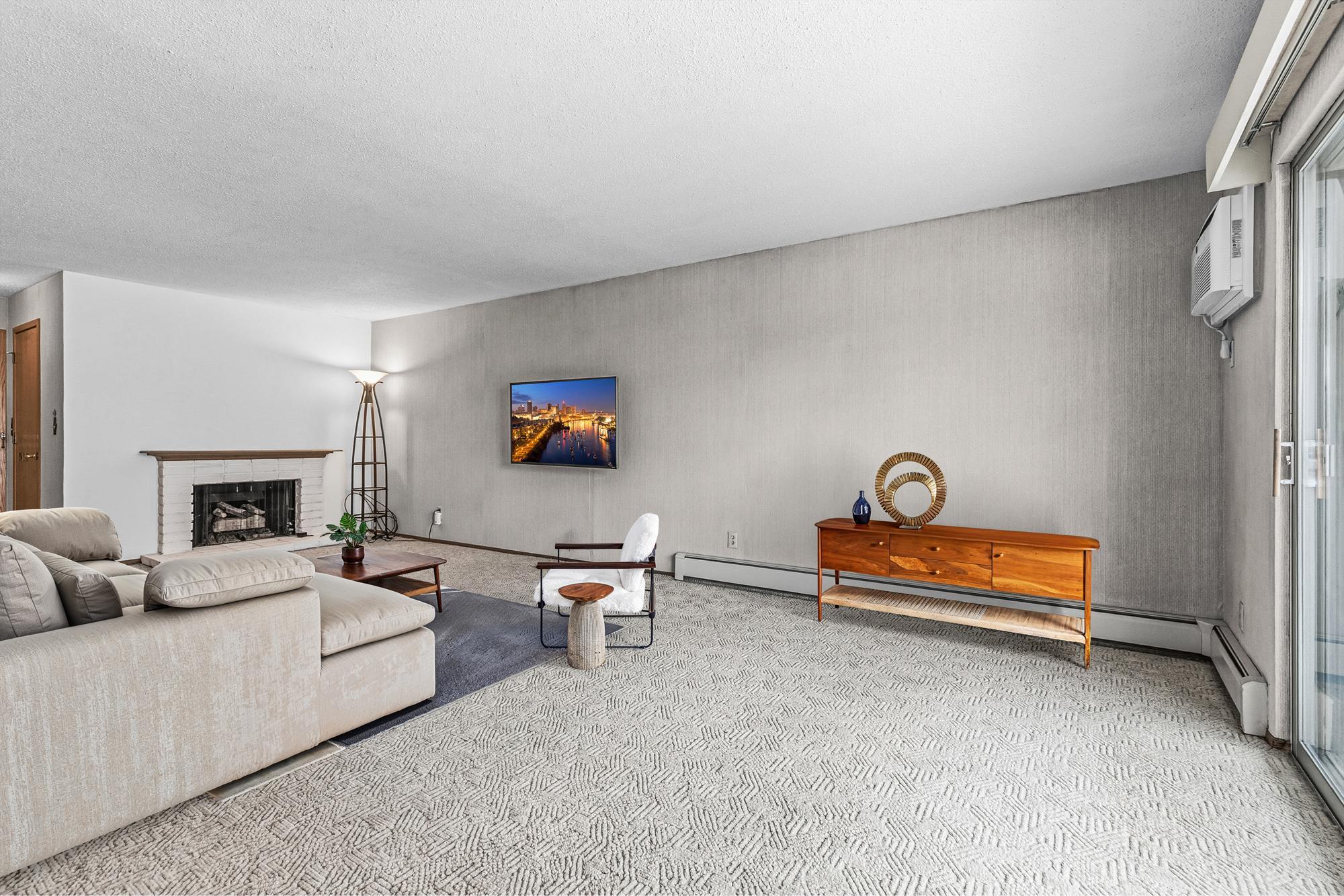 5th image of 2710 Dale St N, Roseville, MN 55113
